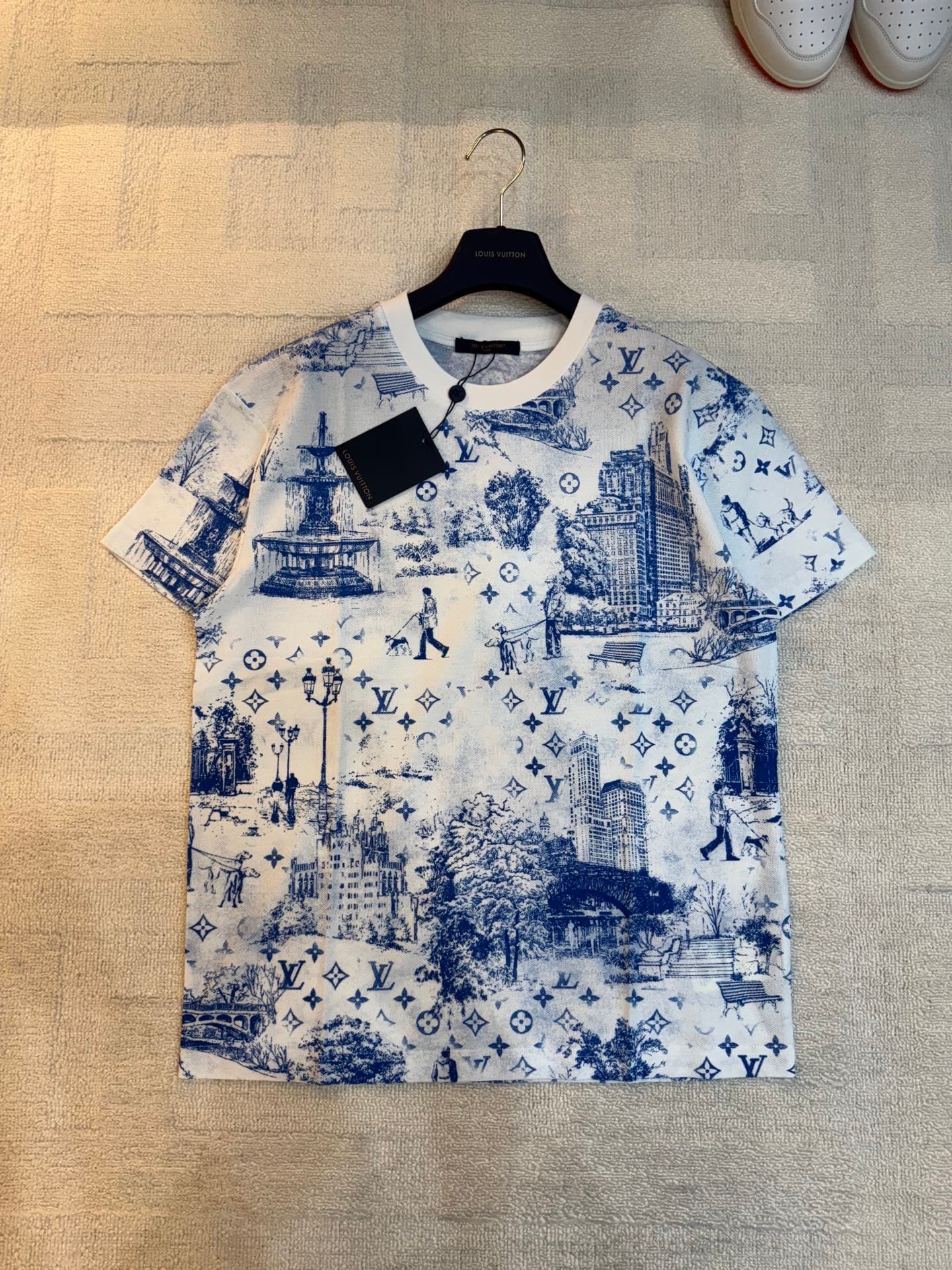 L X V T-Shirts