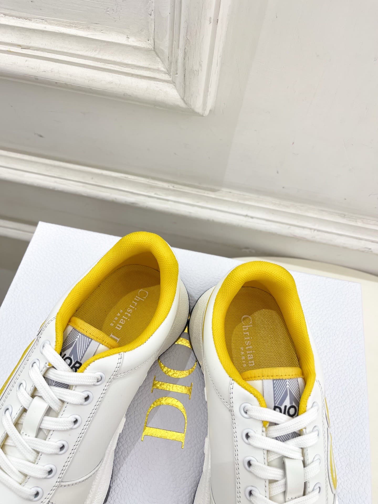 DR sneaker