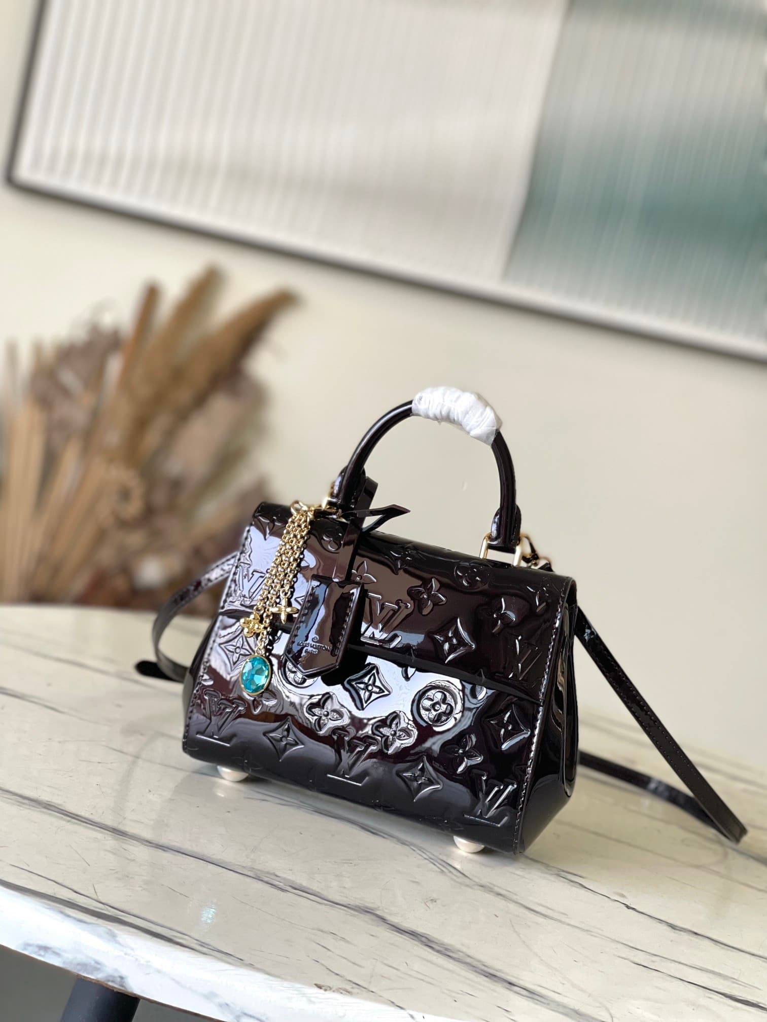 L X V Shoulder bag M27173 20x16x7.5cm