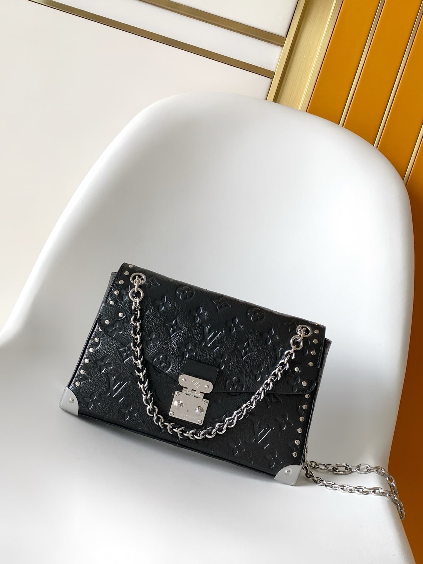 L X V Trunkie M28137 Size:27x16x8cm