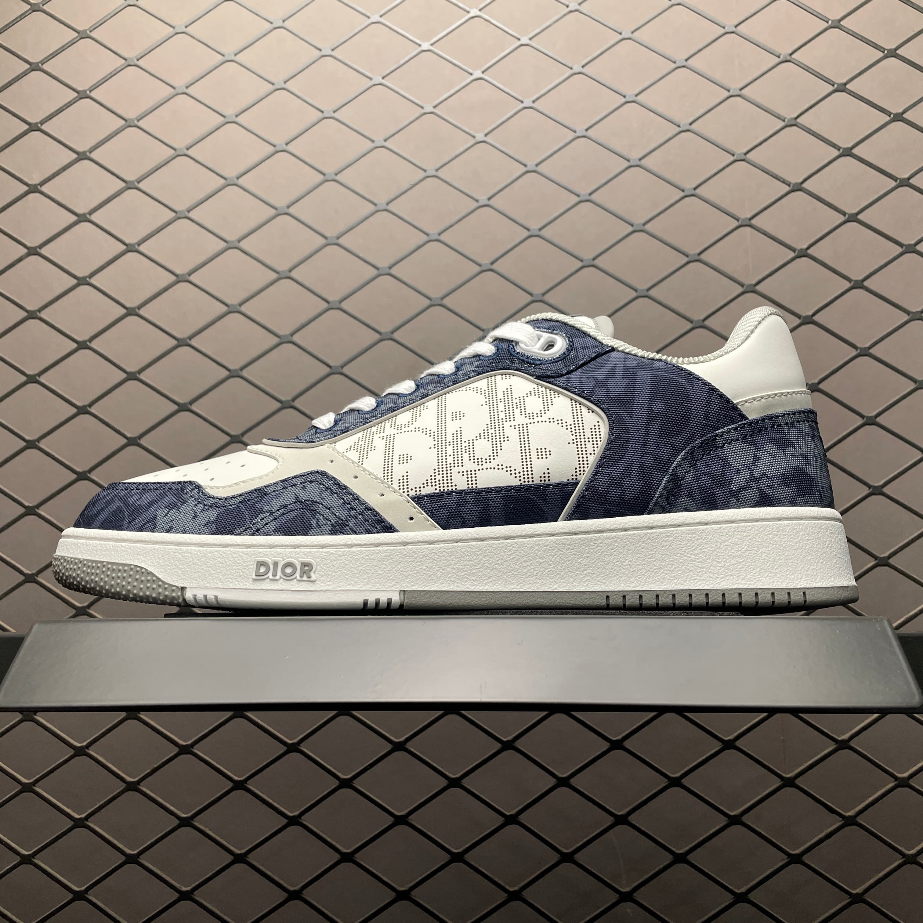 DR B27 Oblique Sneakers