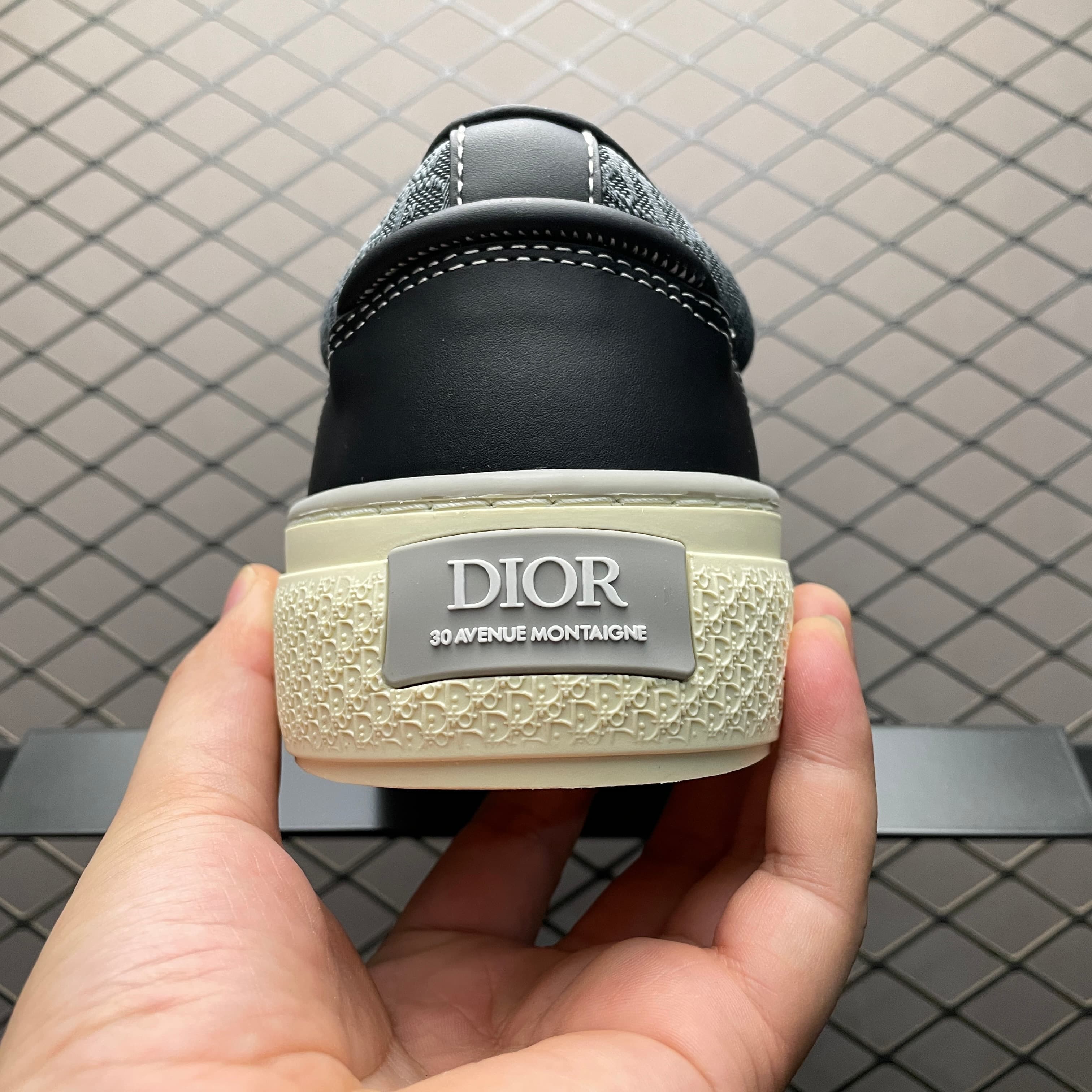 DR New B33 Sneaker