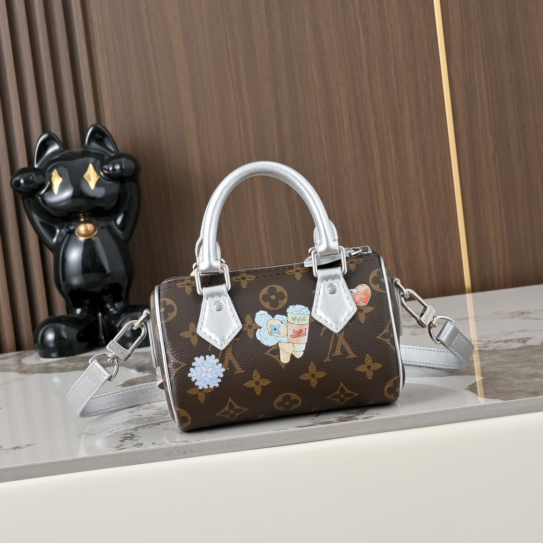 L X V Shoulder bag M81085 Size:16x10x7.5cm