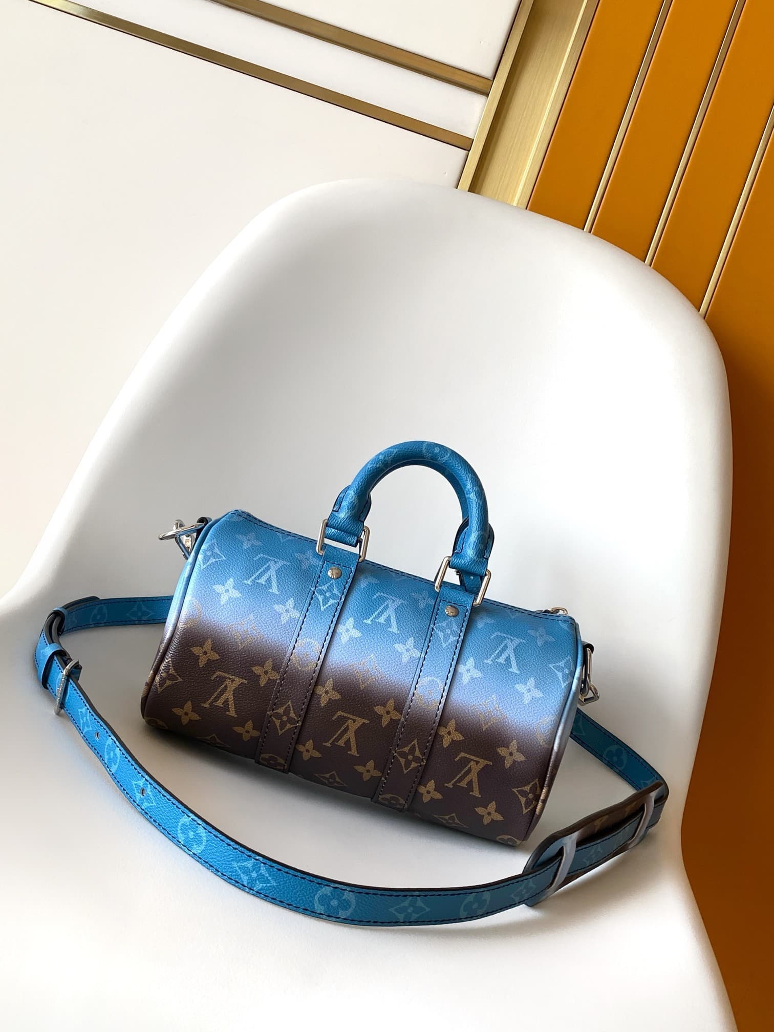 L X V Keepall Bandoulière 25 M28026 Size:25x15x11cm