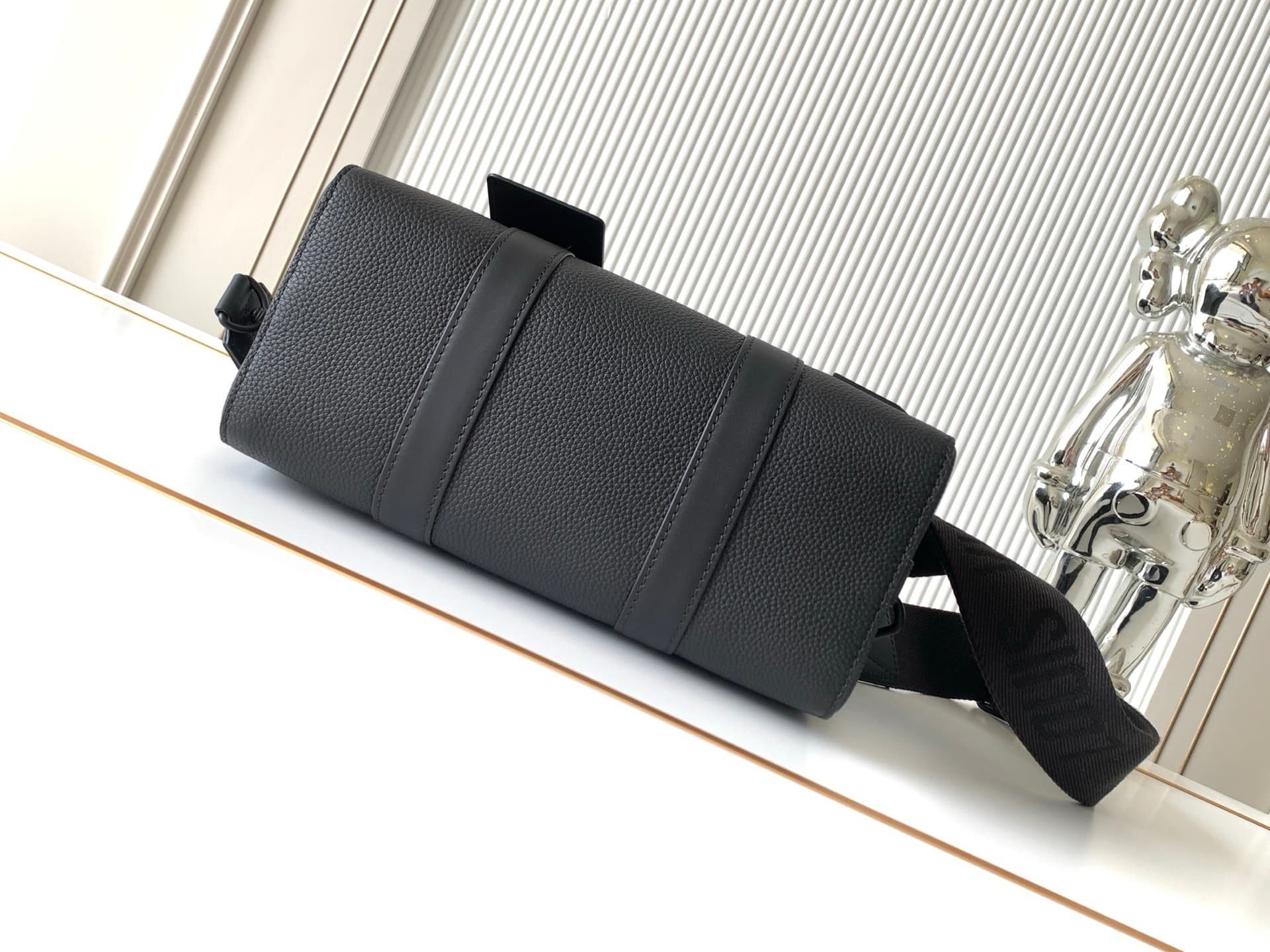 L X V City keepall M59255 27x17x13cm