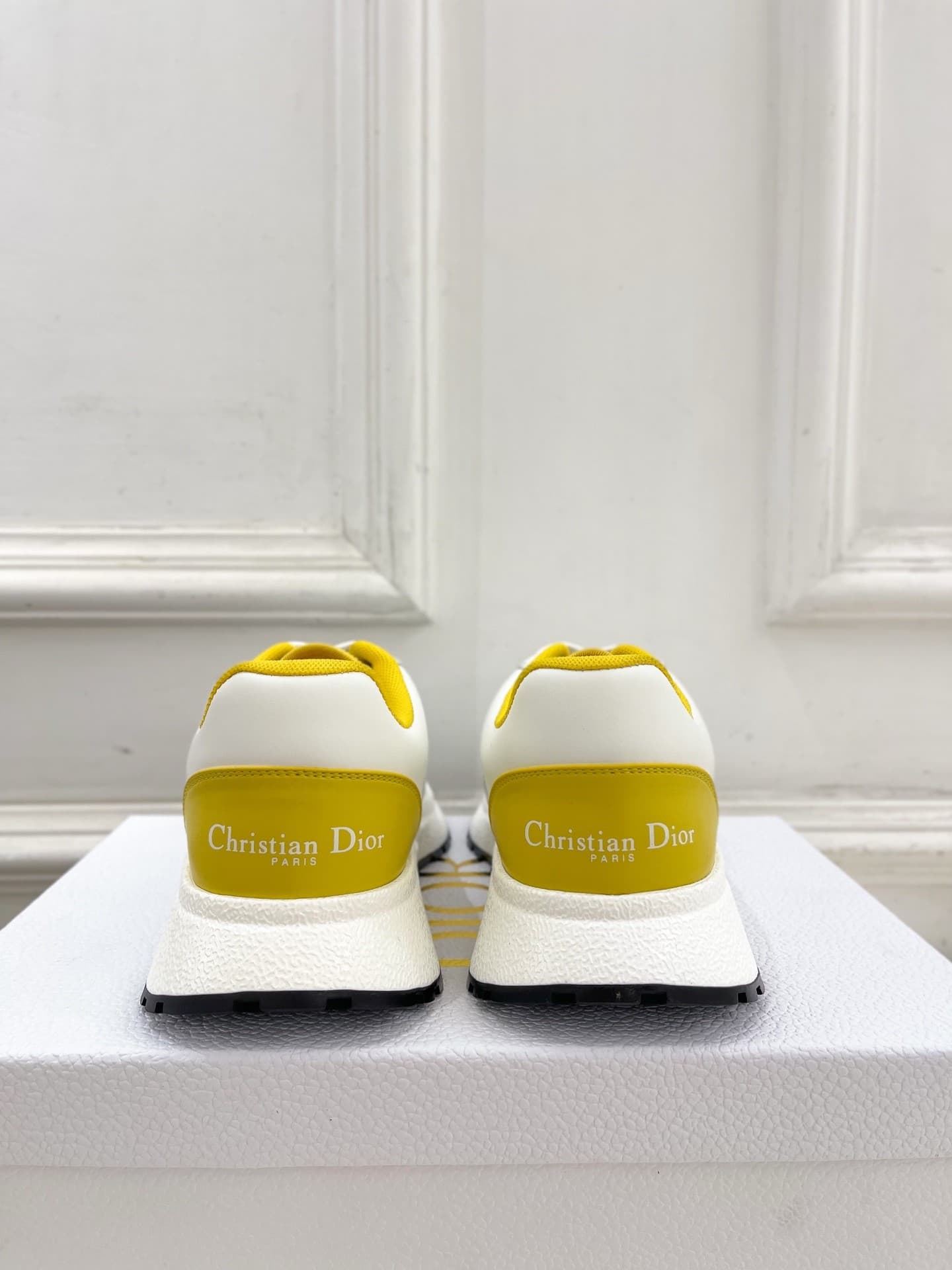 DR sneaker