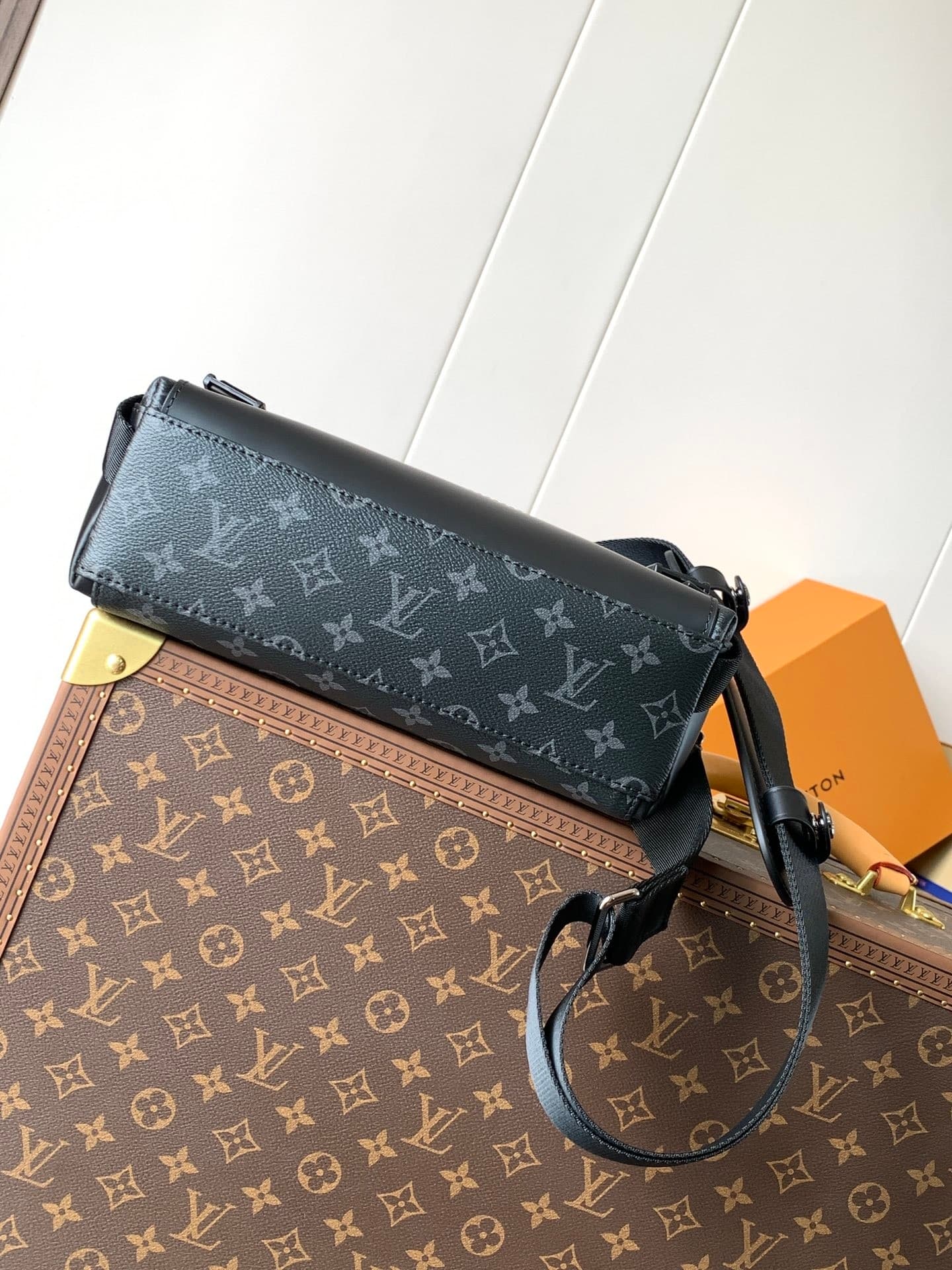 L X V Messenger Bags M40511 32x23x9cm