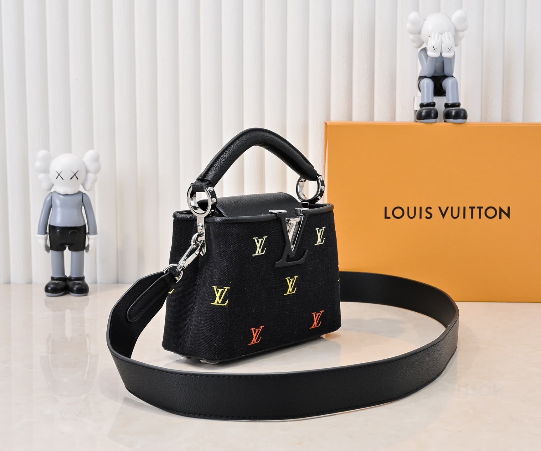 L X V Capucines M59939 Size:21x14x8cm