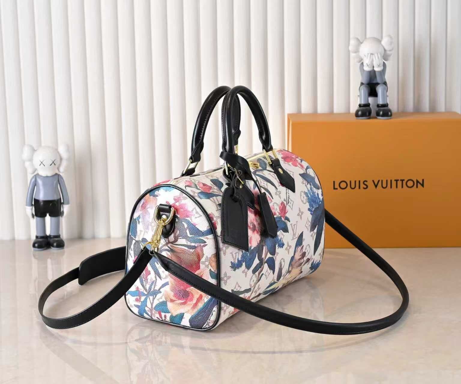 L X V SPEEDY SOFT 30 Size:30x21x17cm