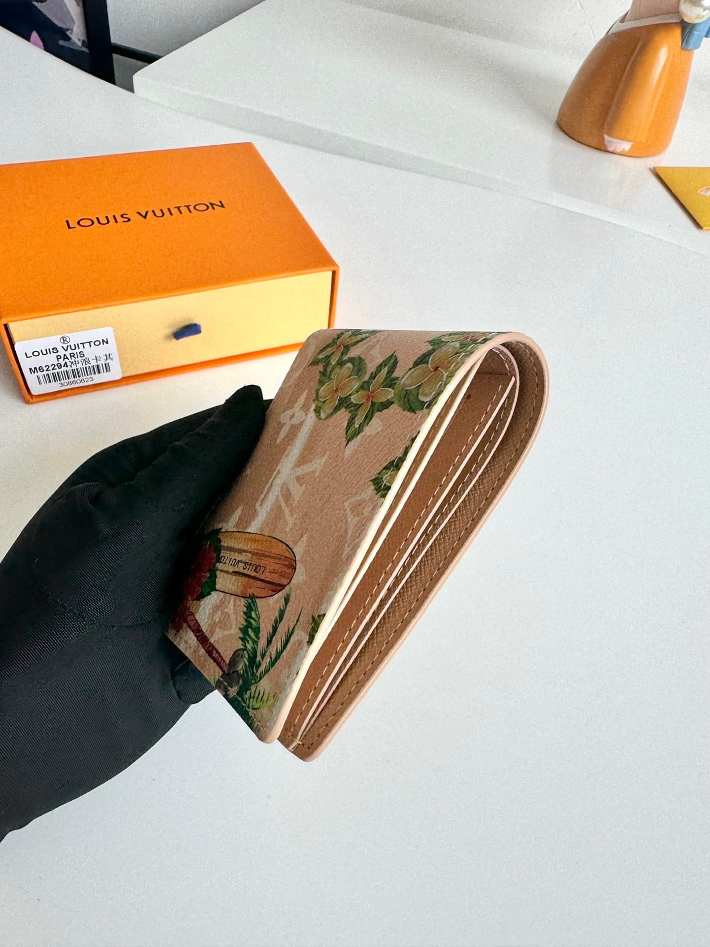 L X V Wallets M62294/M61697(Multiple sizes)