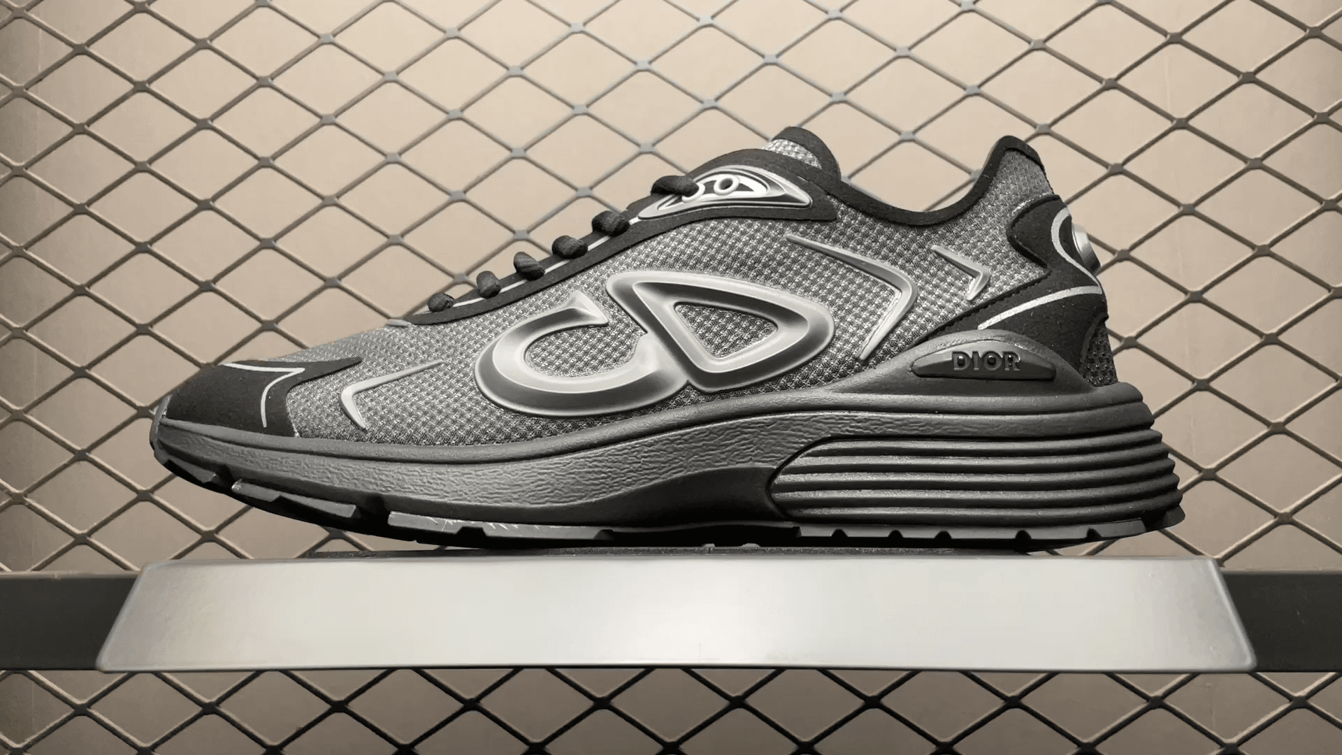 DR B30 Sneakers