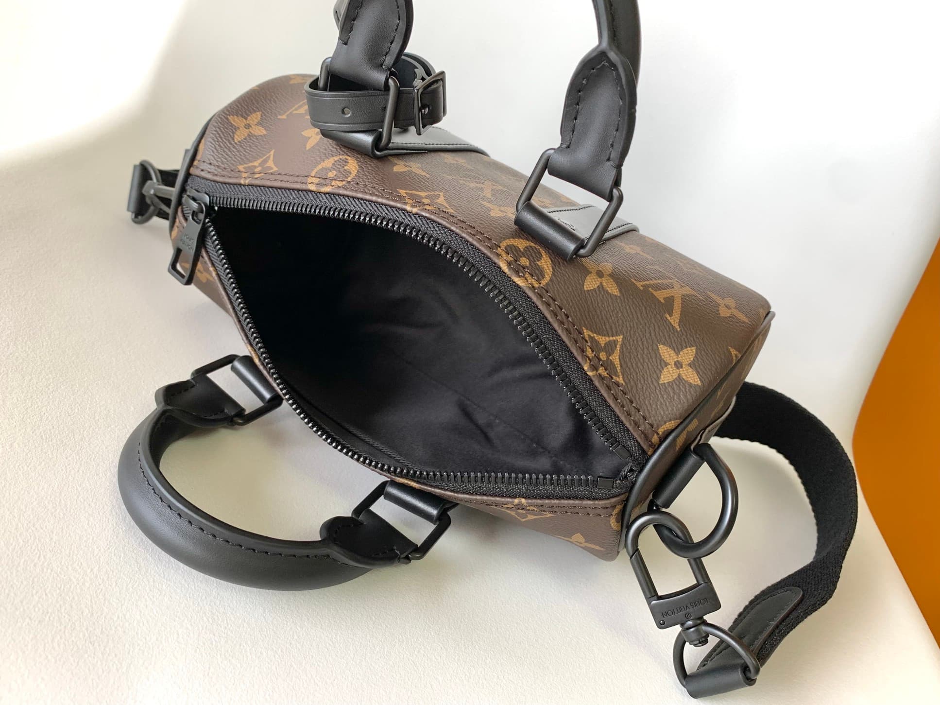 L X V Keepall Bandoulière 25 M46249 Size:25x15x11cm