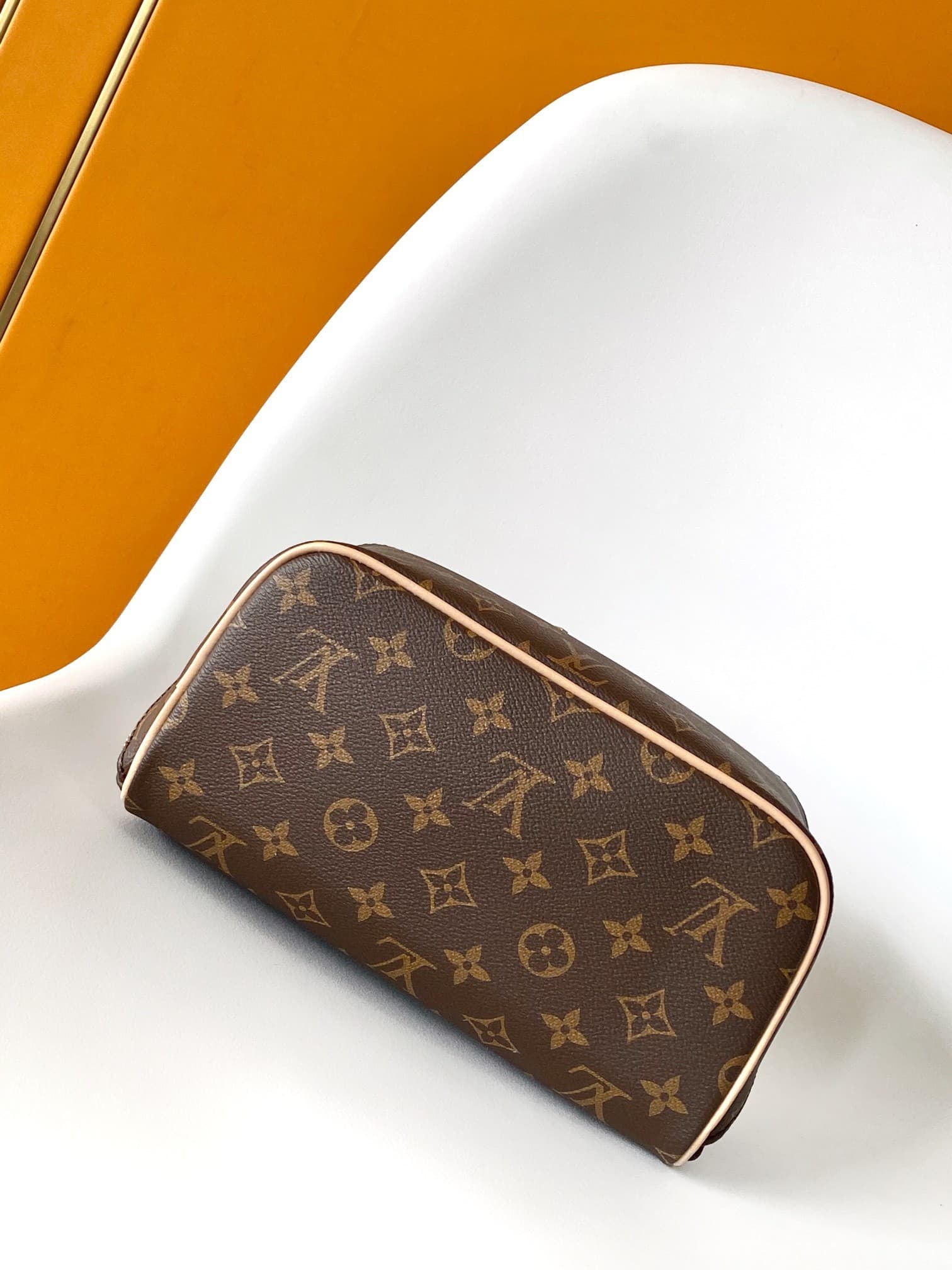 L X V TOILETRY BAG M11750 Size:24x13x13cm