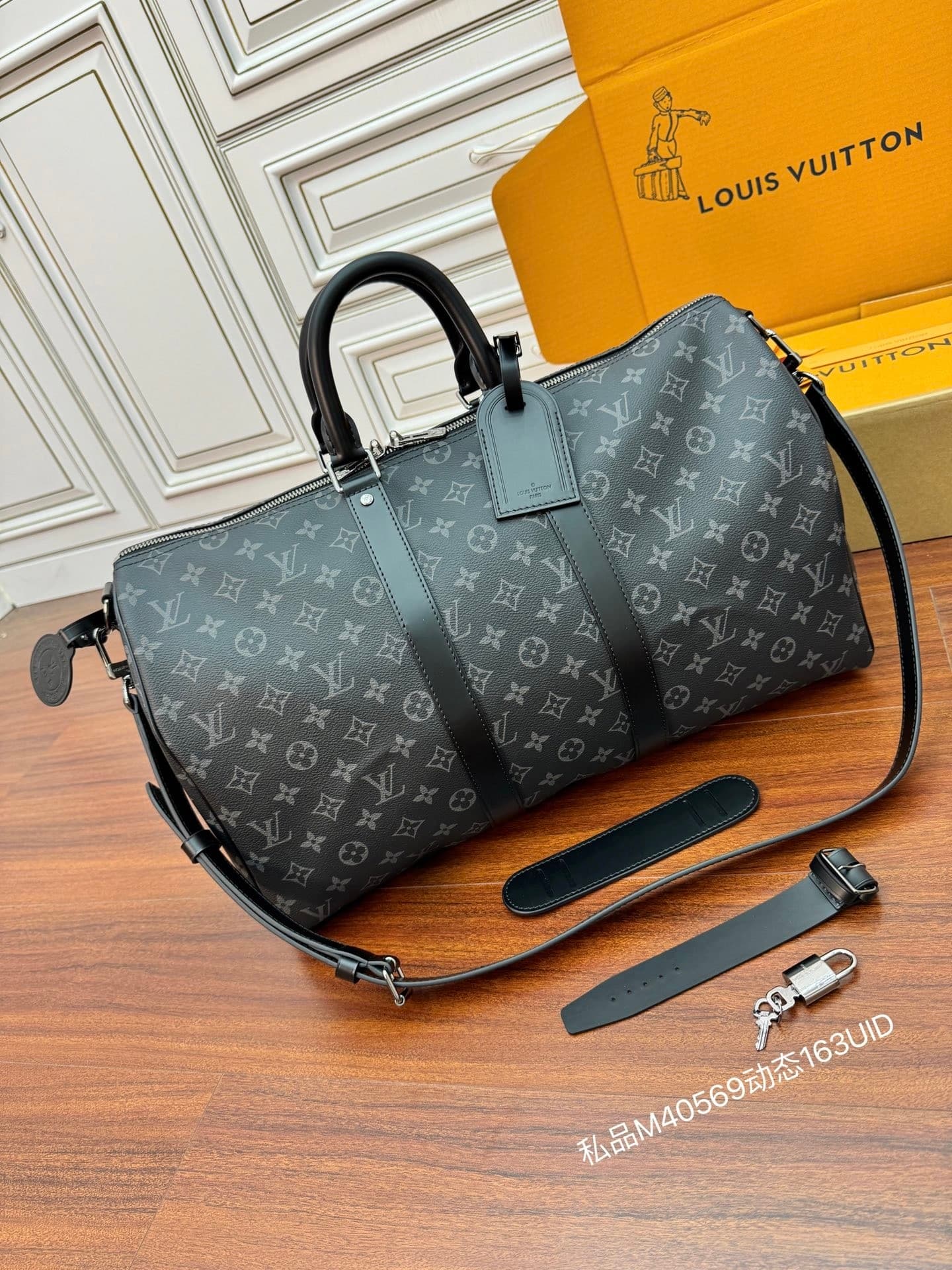 L X V Keepall Bandoulière M40569 45x27x20cm