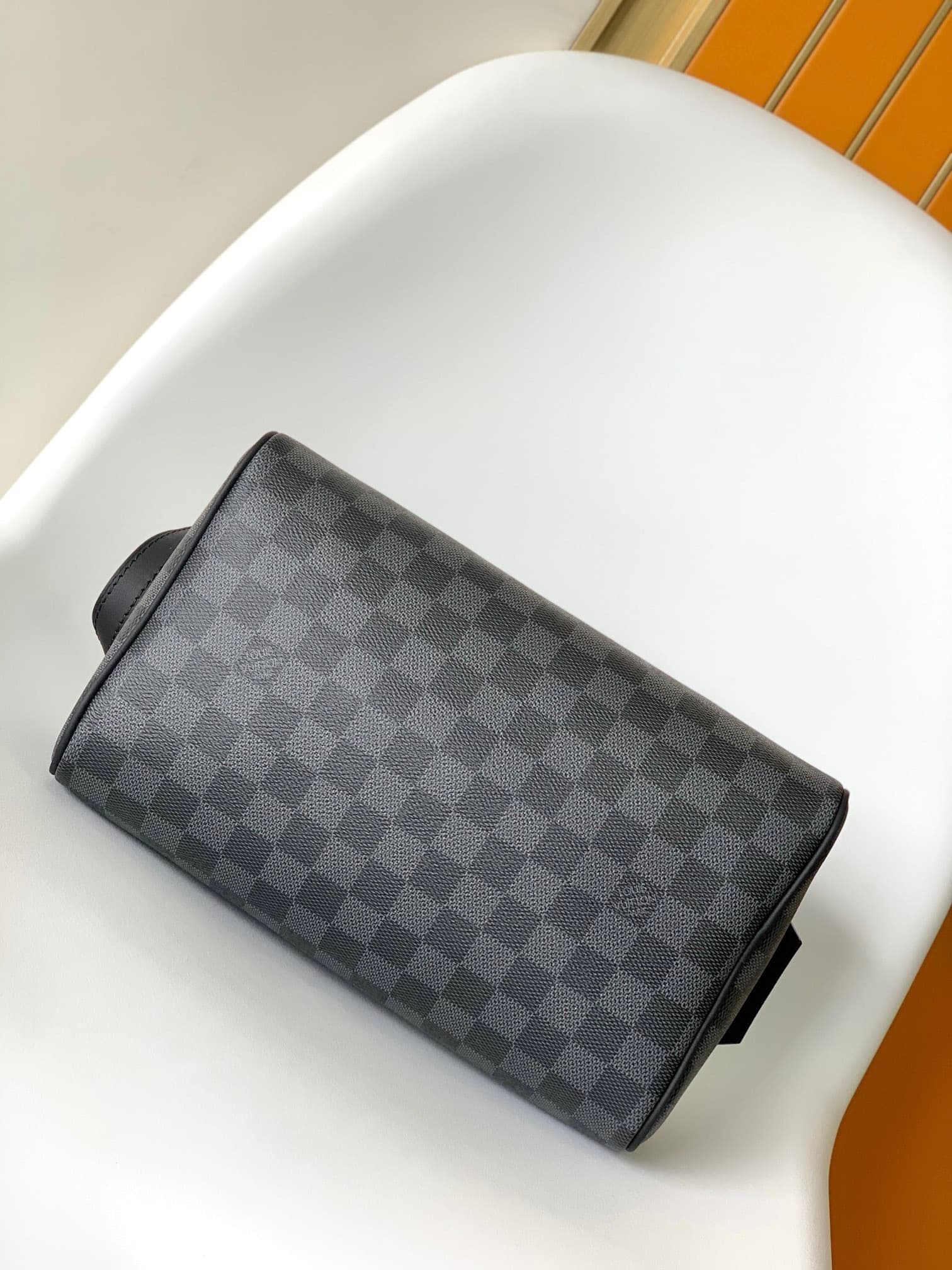 L X V TOILETRY BAG N40127 Size:28x15x16.5cm