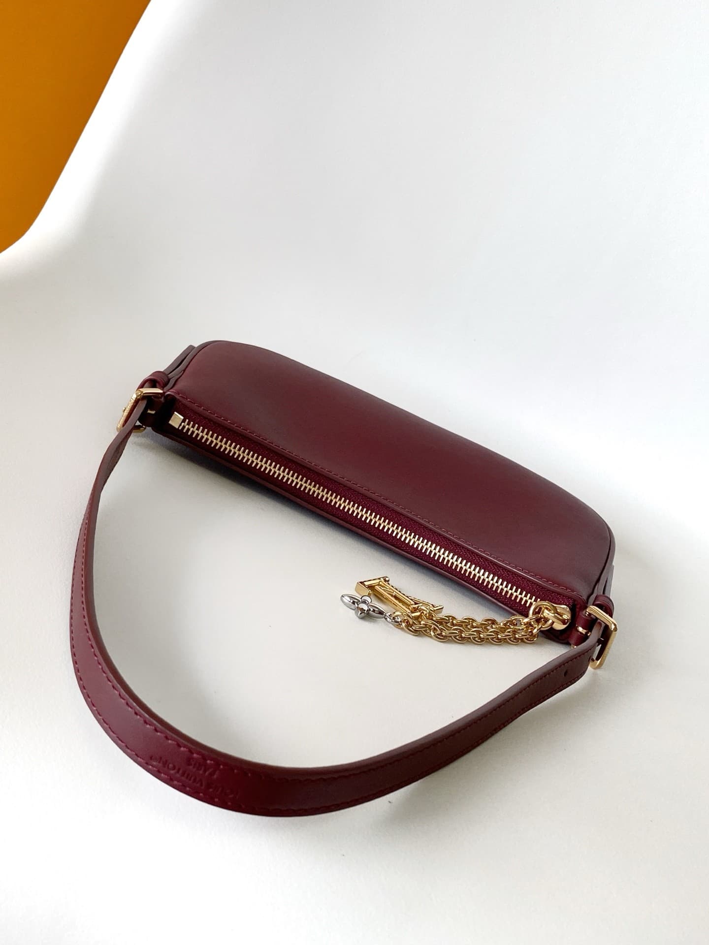 L X V Underarm bag M25650 Size:23x10x4cm