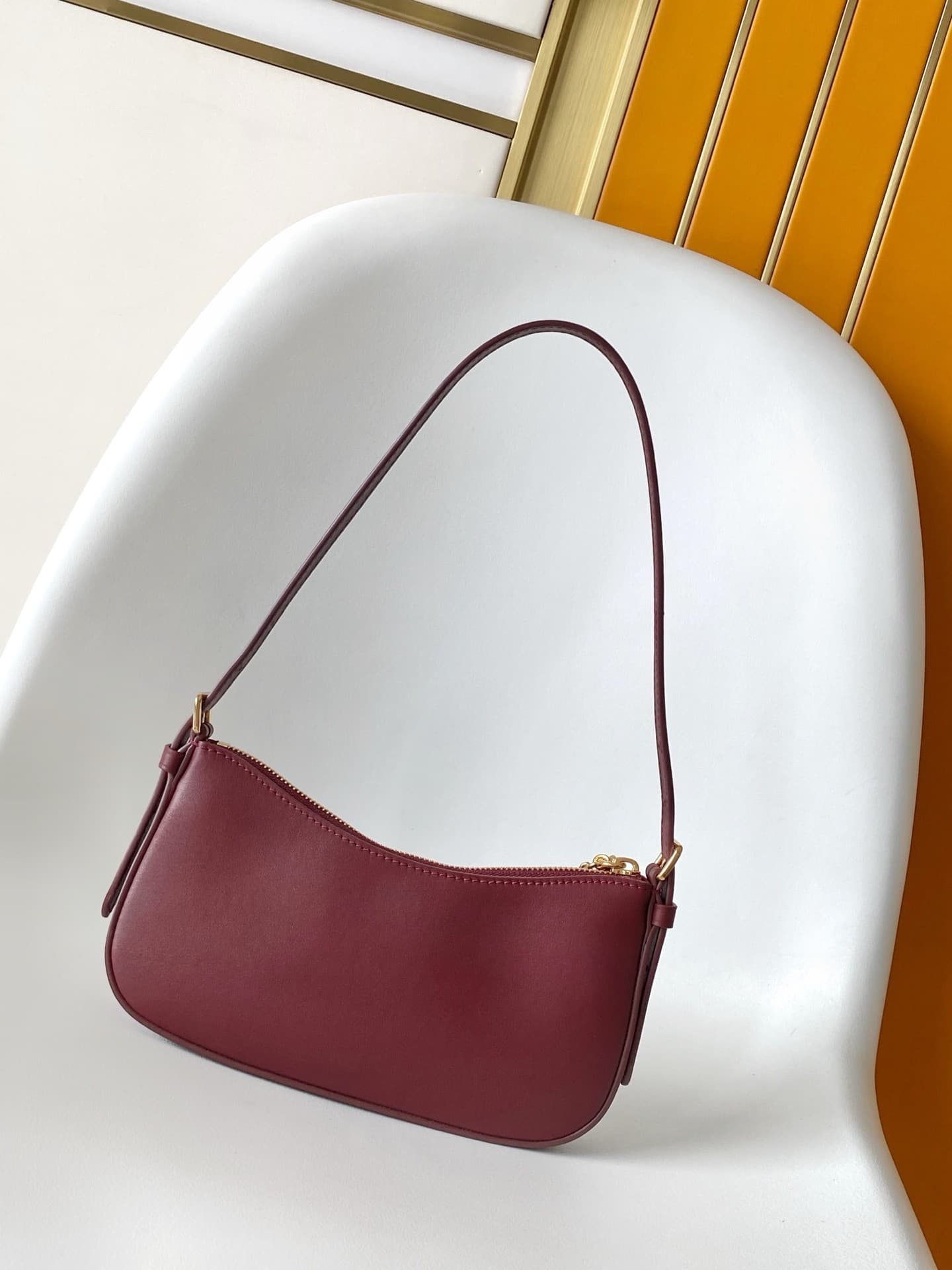 L X V Underarm bag M25650 Size:23x10x4cm