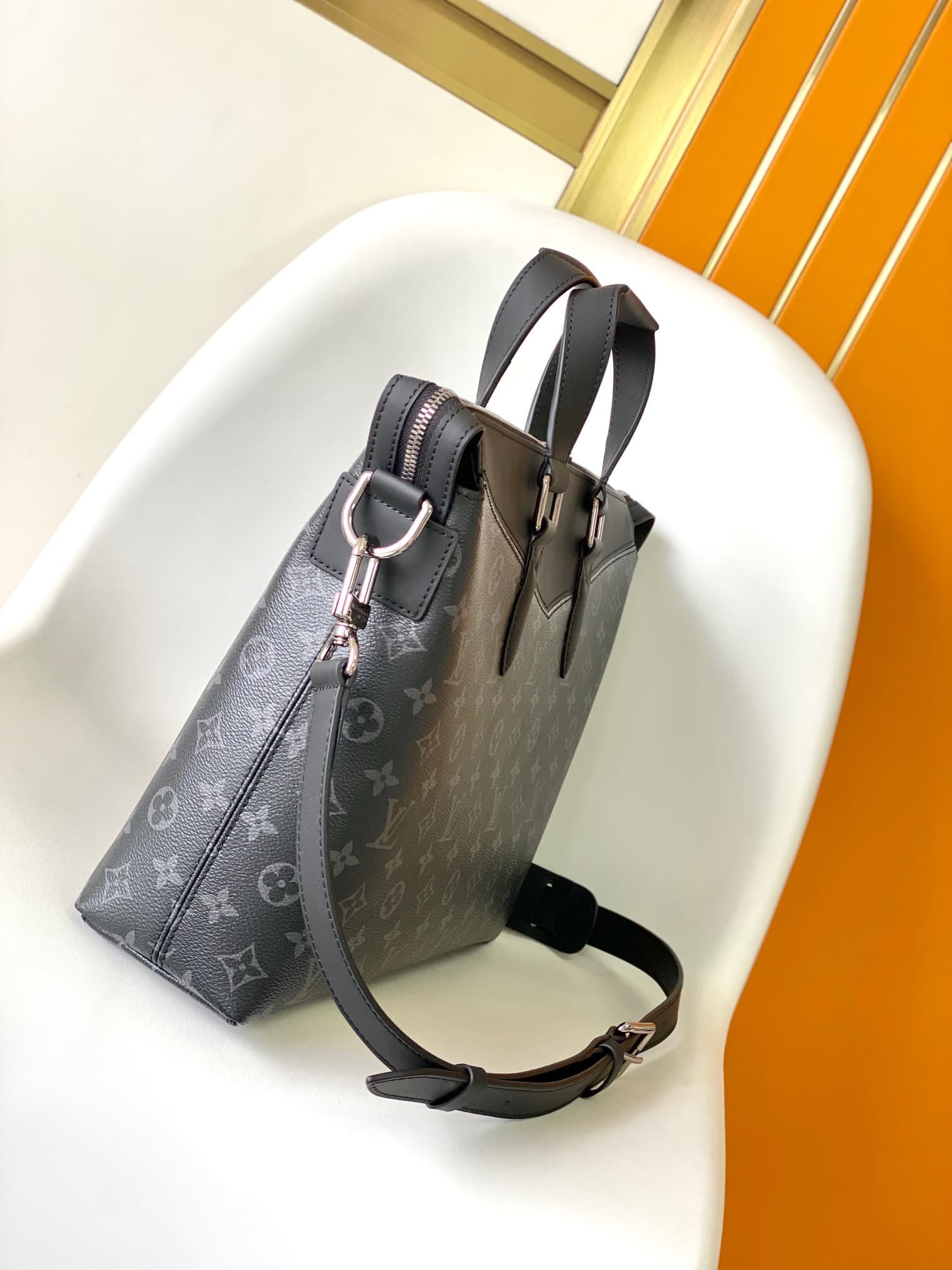 L X V Eclipse Monogram M40566 Size:39*30*10cm