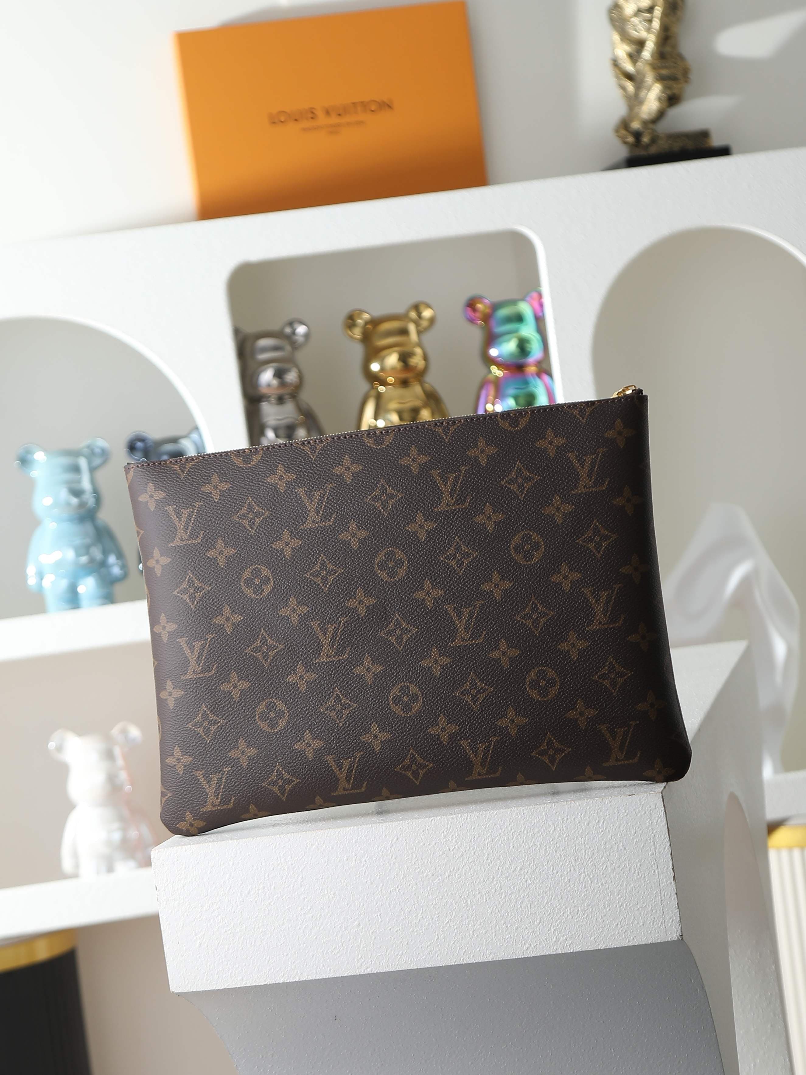 L X V Pochette ClesL Clutch bag M13561 Size:36x27.5x2cm