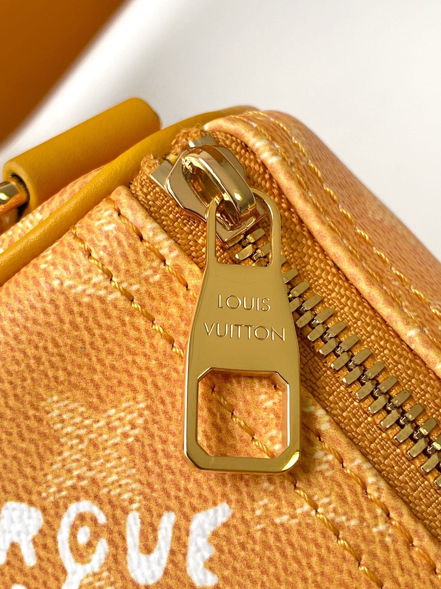 L X V Keepall Bandoulière 25 M13166 Size:25x15x11cm