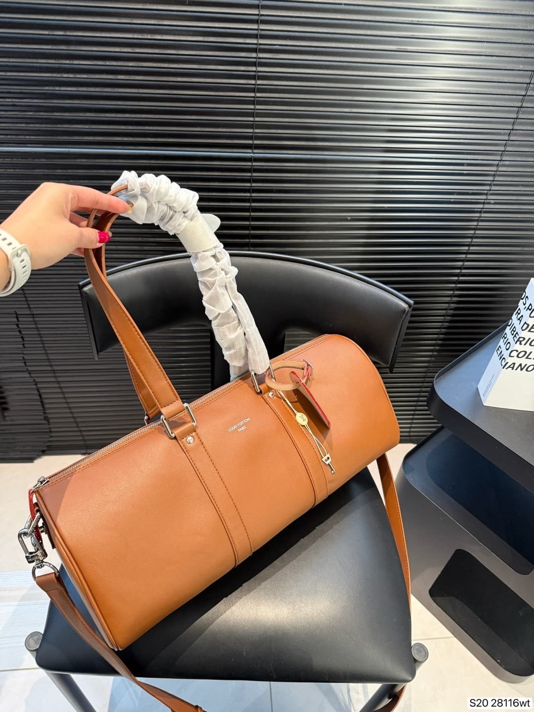 L X V Shoulder bag Size:43x18cm