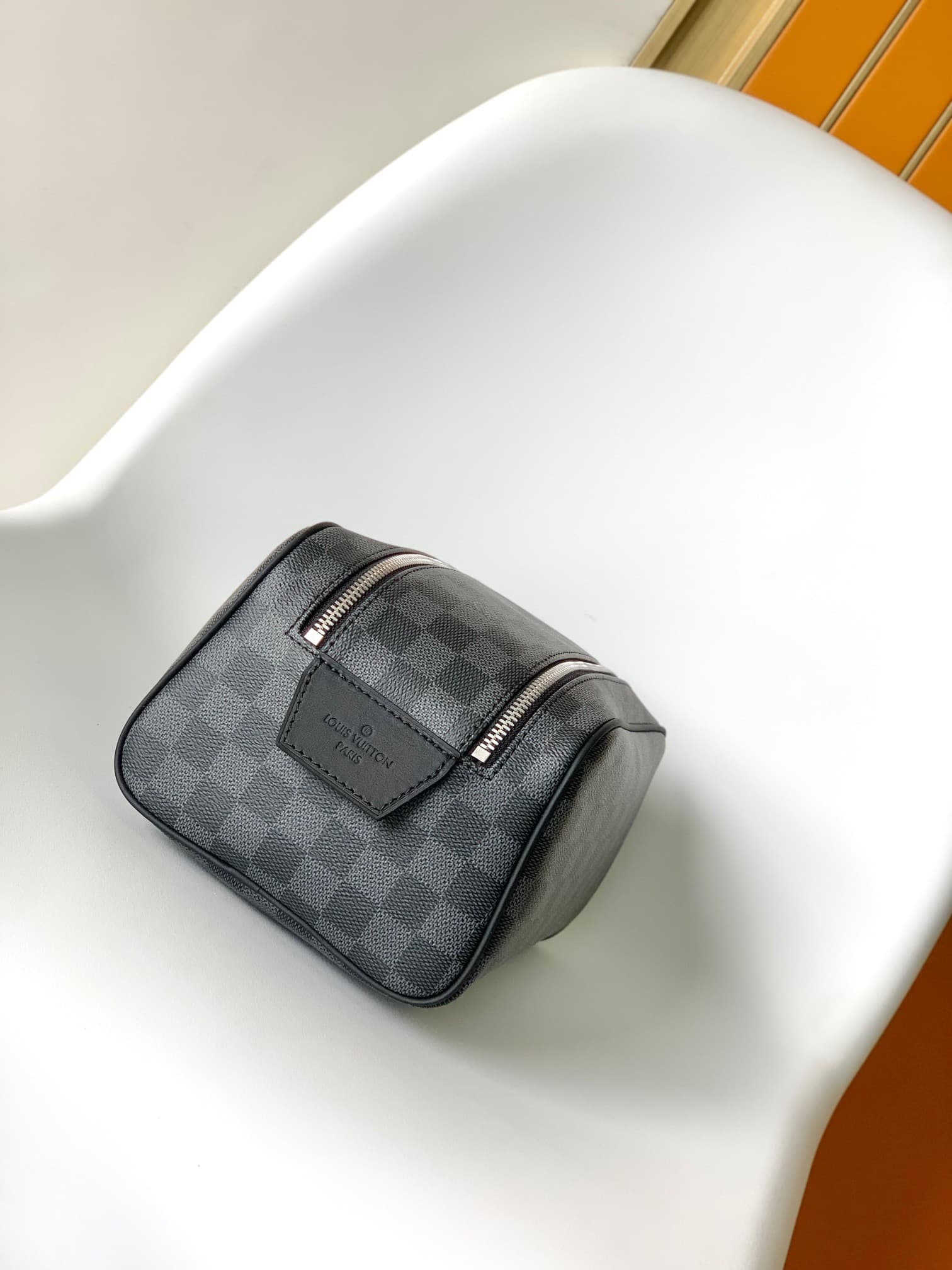 L X V TOILETRY BAG N40127 Size:28x15x16.5cm