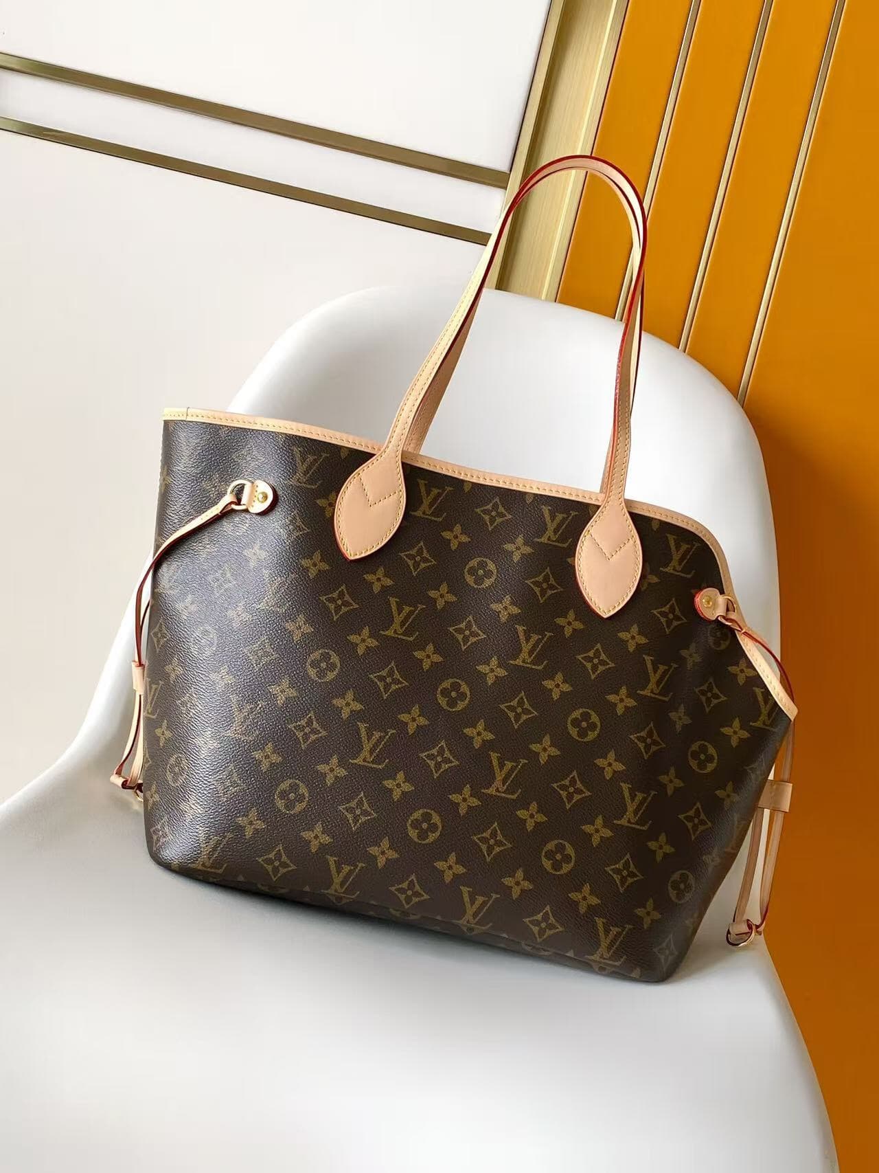 L X V NEVERWOOF Medium Pet Bag size:31*28*14CM