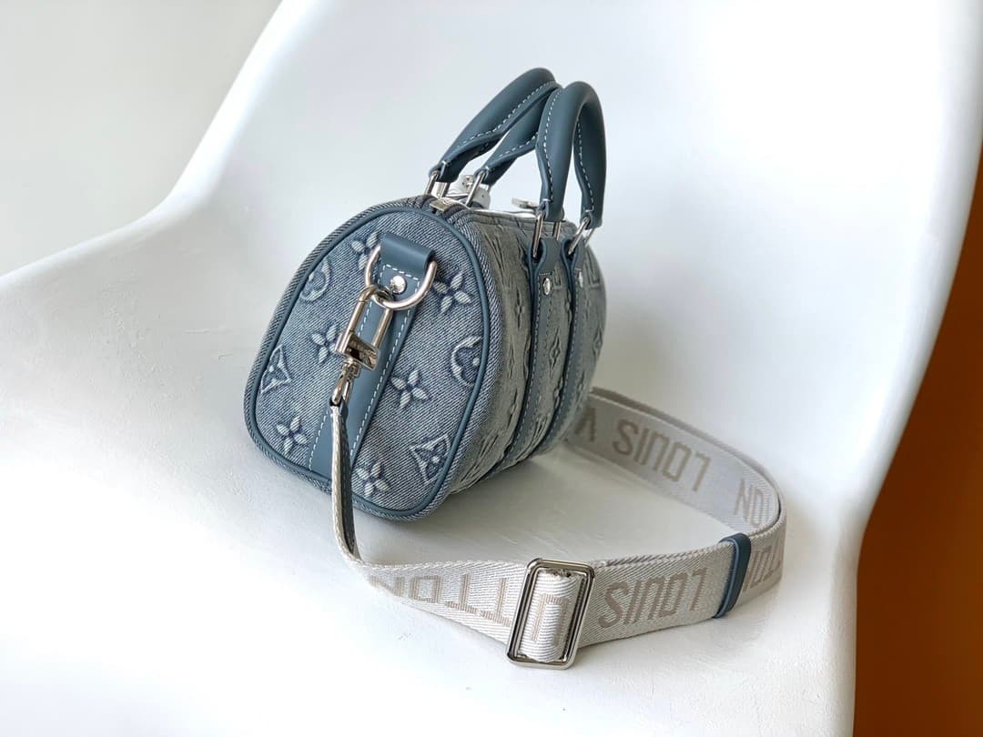 L X V Keepall Bandoulière 25 M22762 Size:25x15x11cm
