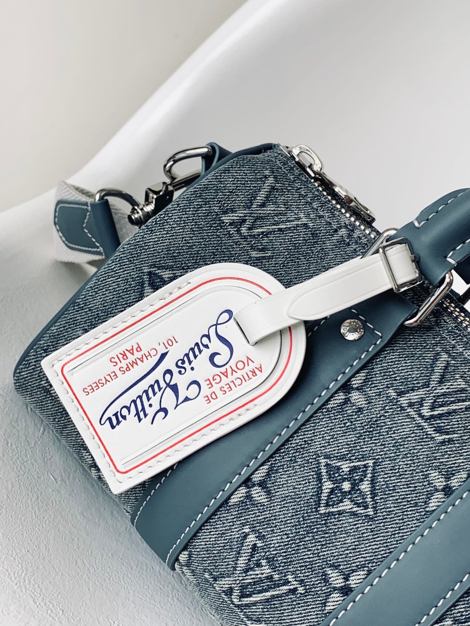 L X V Keepall Bandoulière 25 M22762 Size:25x15x11cm