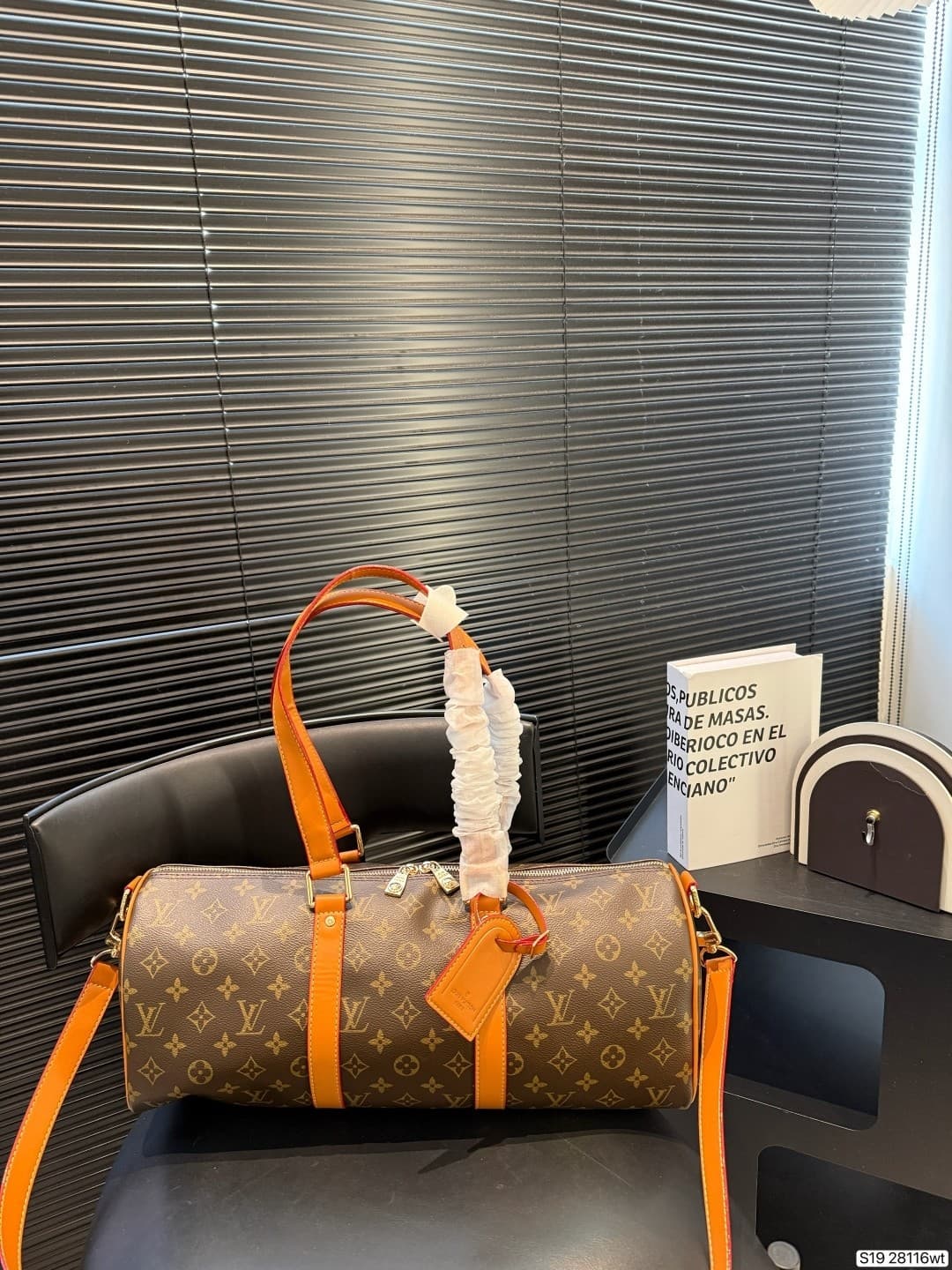 L X V Shoulder bag Size:43x18cm
