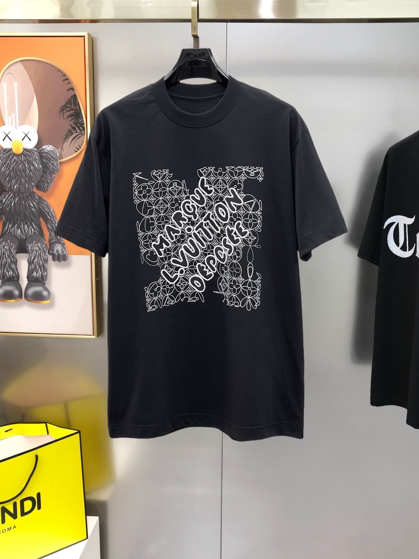 L X V T-shirt