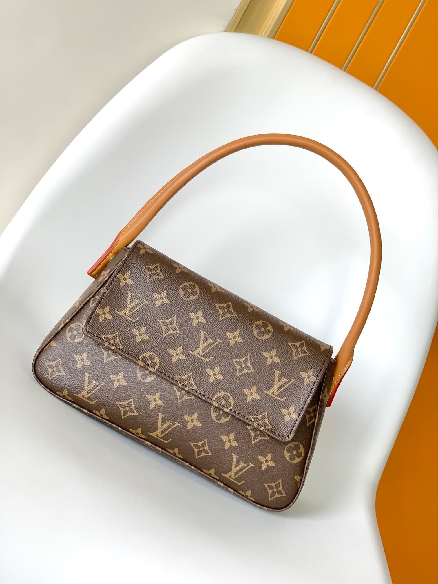 L X V Looping Underarm bag M51147 Size:24x21x9cm