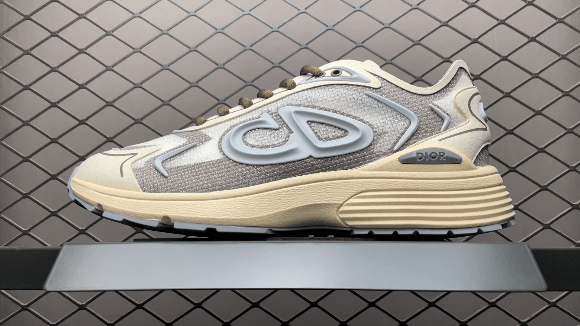 DR B30 Sneakers