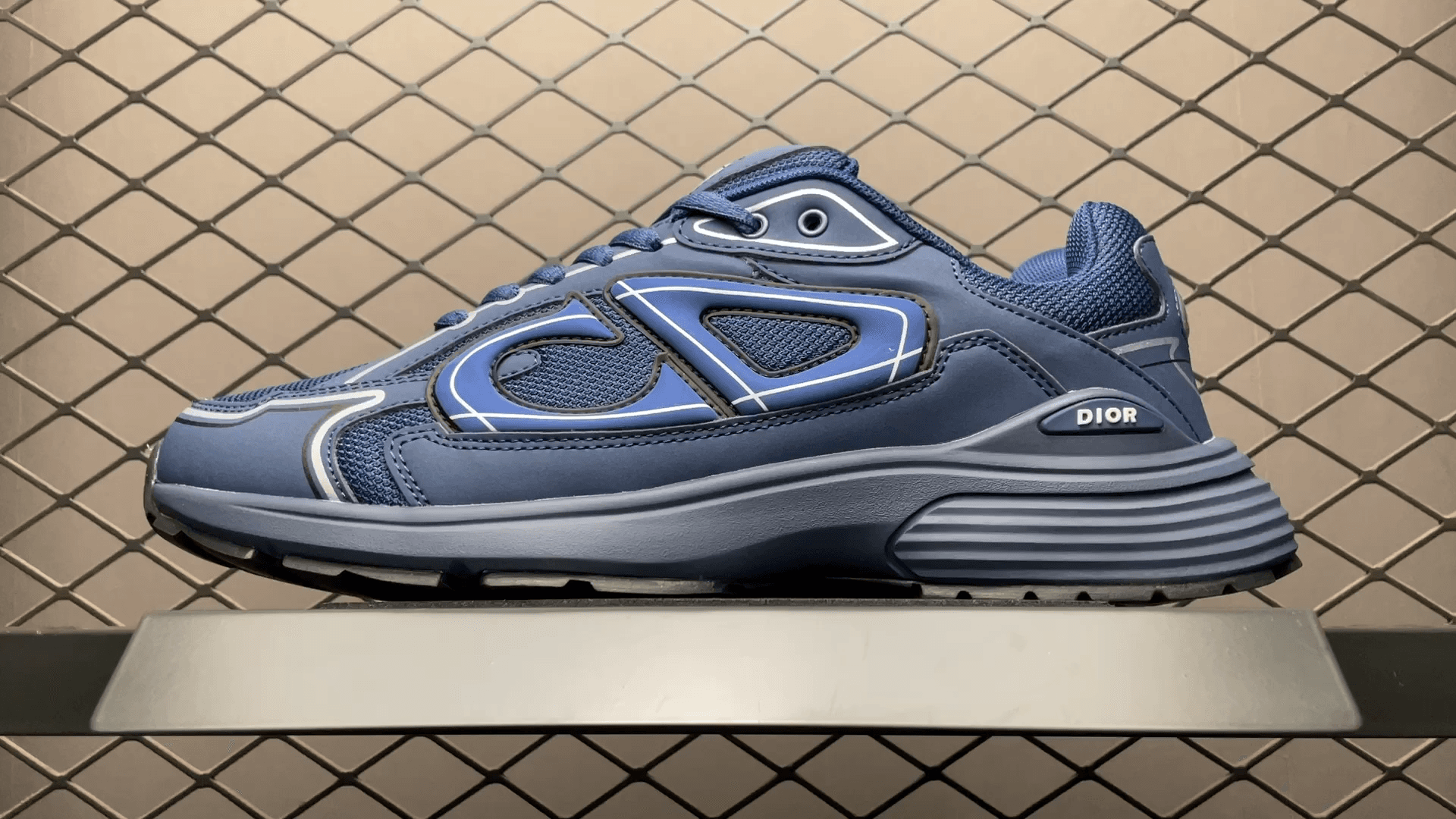 DR B30 Sneakers