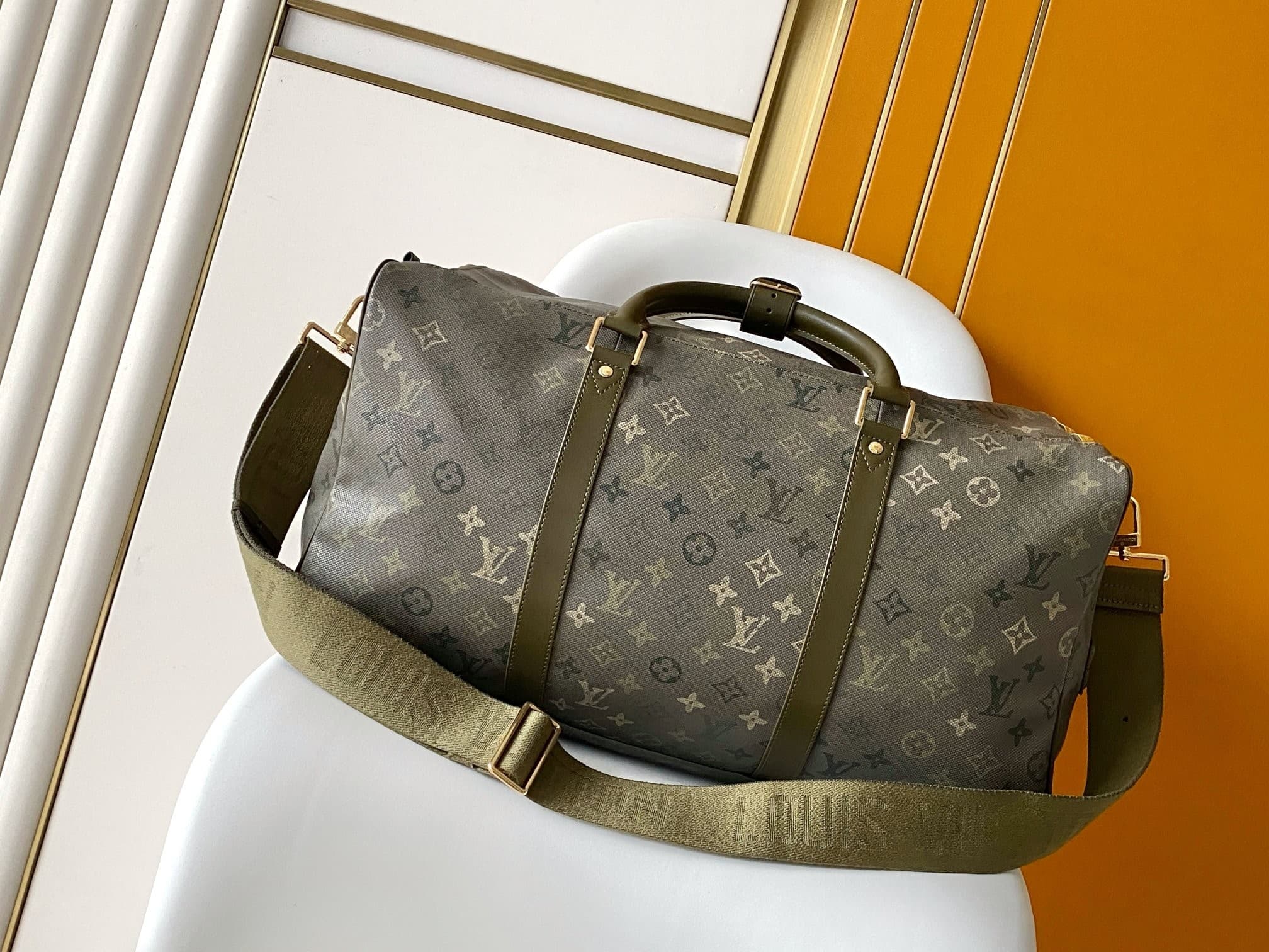 L X V Travelling bag M26964 50X29X34CM