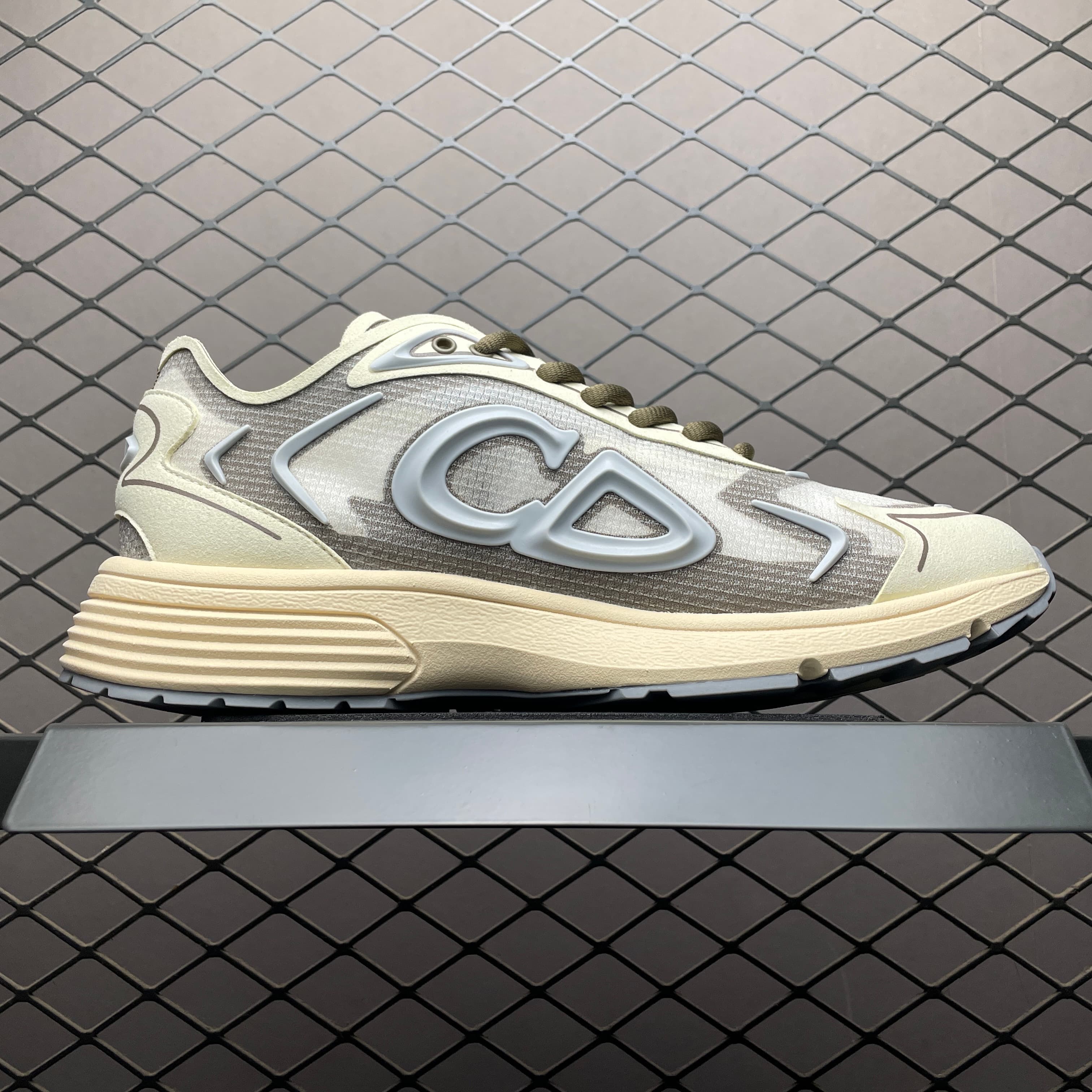DR B30 Sneakers