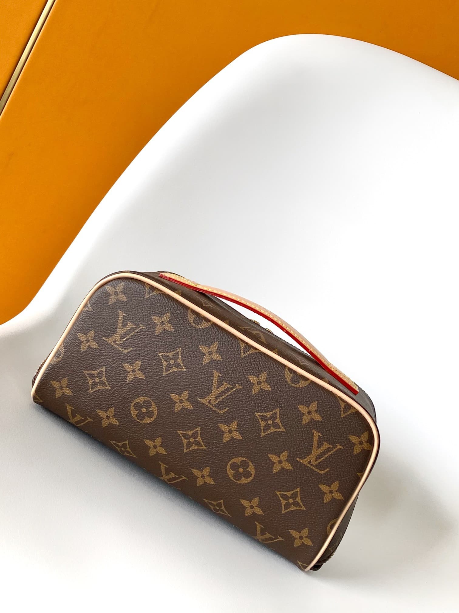 L X V TOILETRY BAG M11750 Size:24x13x13cm