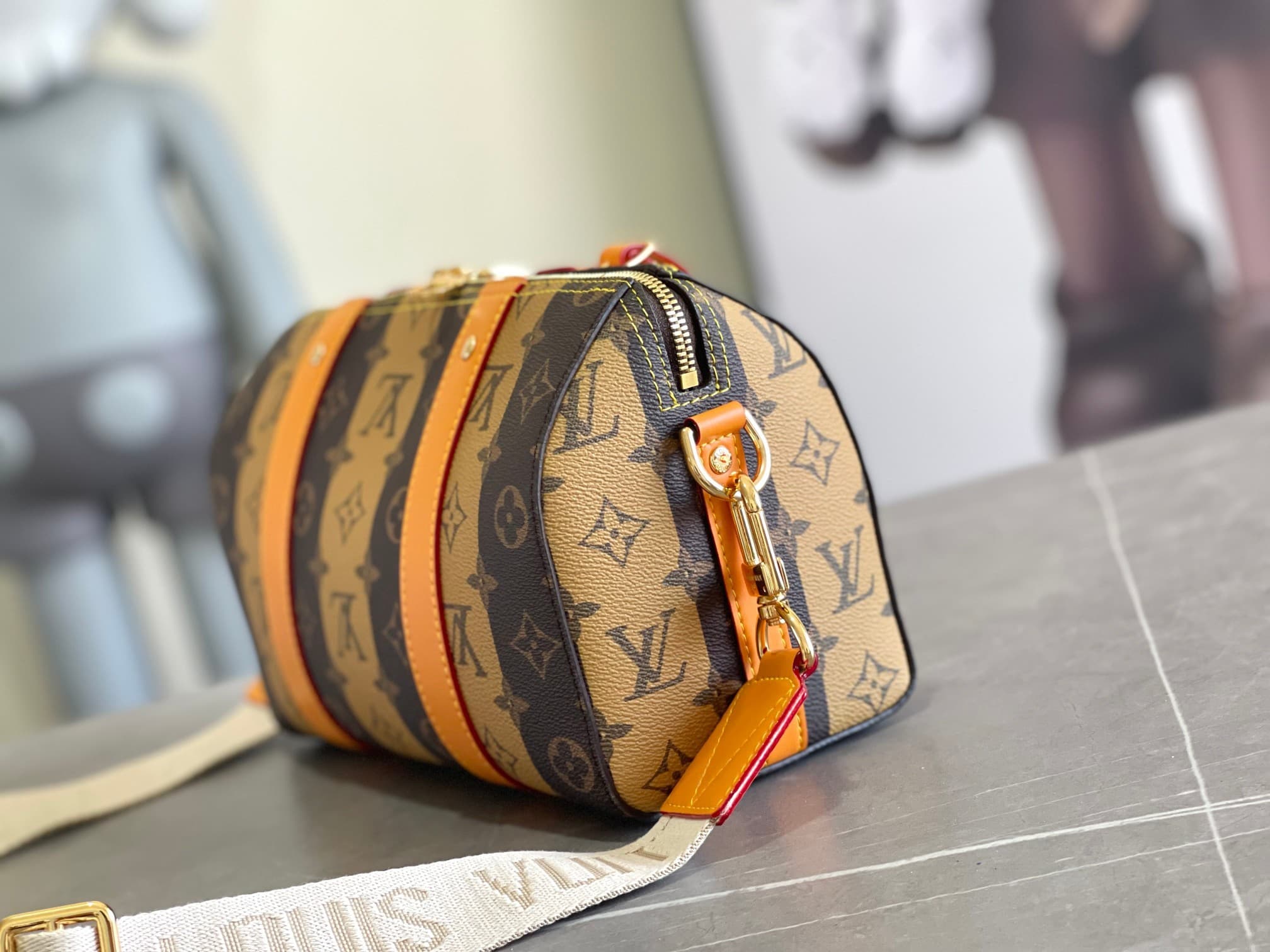 L X V City Keell M45963 Size:27x17x13cm