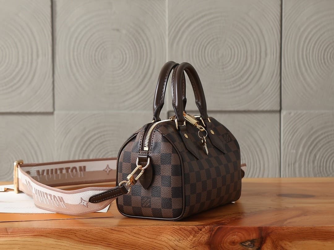 L X V Speedy Bandoulière 20 N40489 Size:20.5x13.5x12cm