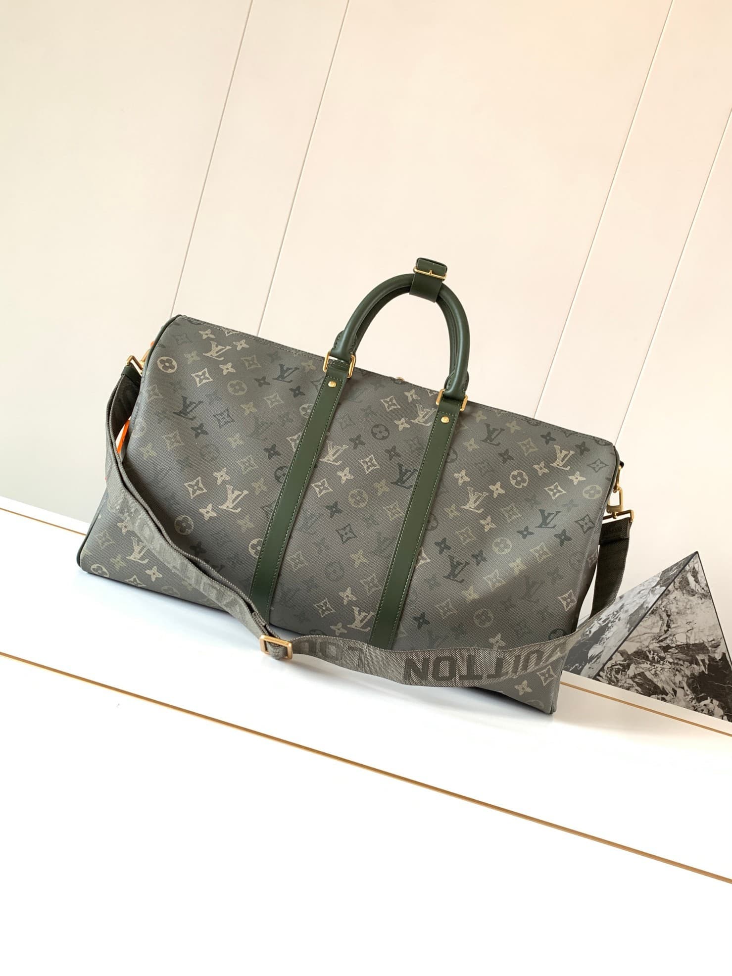 L X V Travelling bag M26959 50X21X28CM