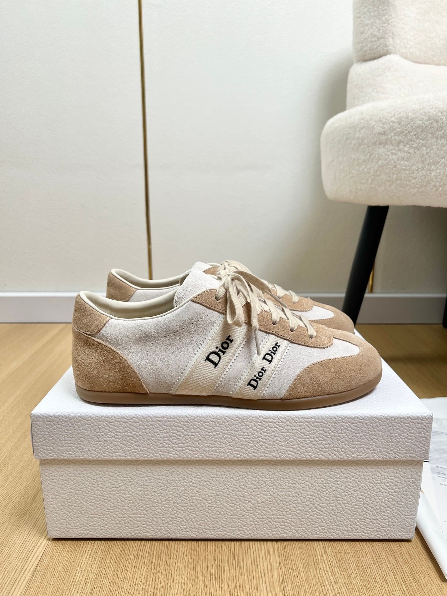 DR Ribbon Sneaker