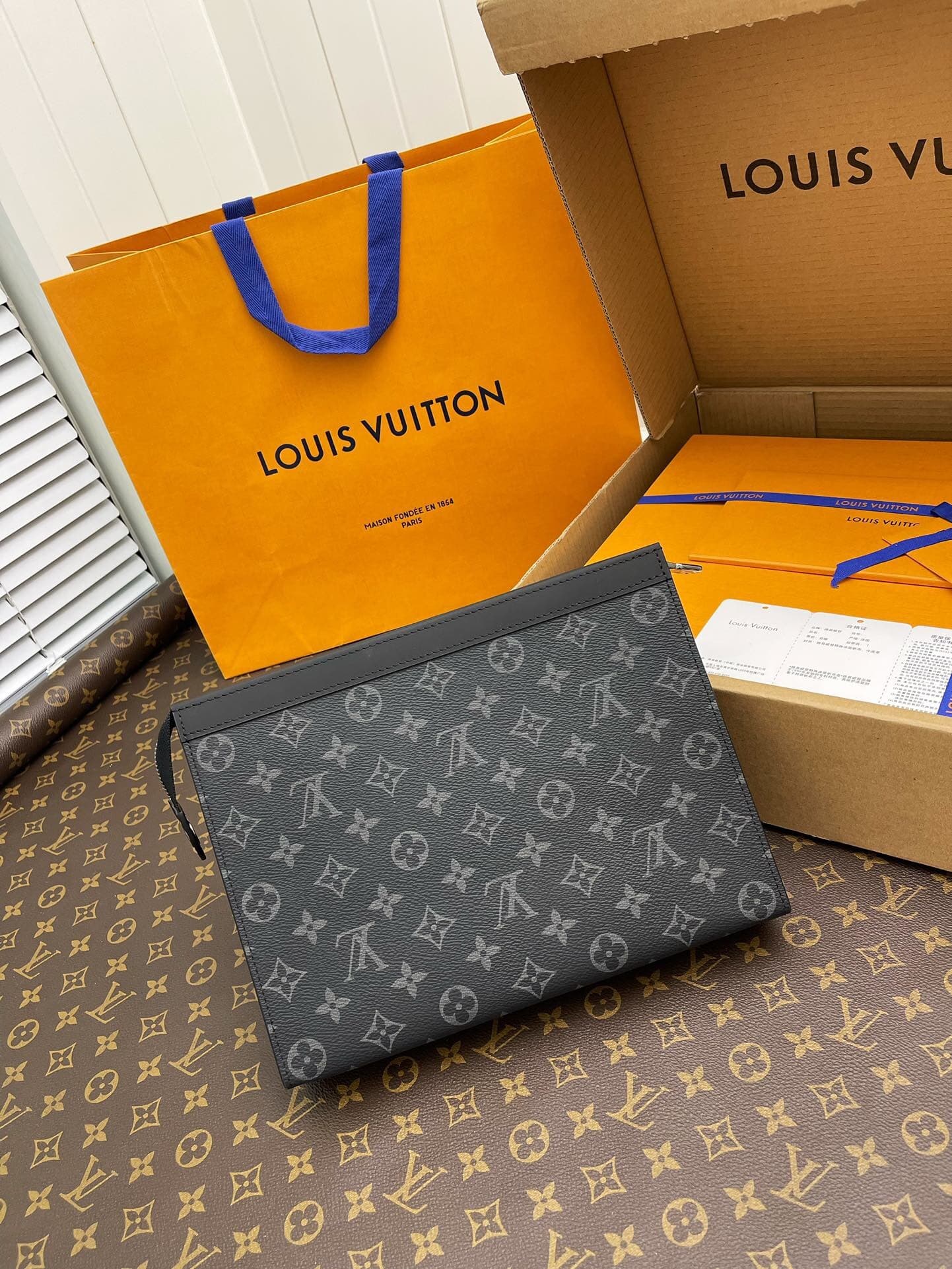 L X V Pochette Voyage 27x21x6cm