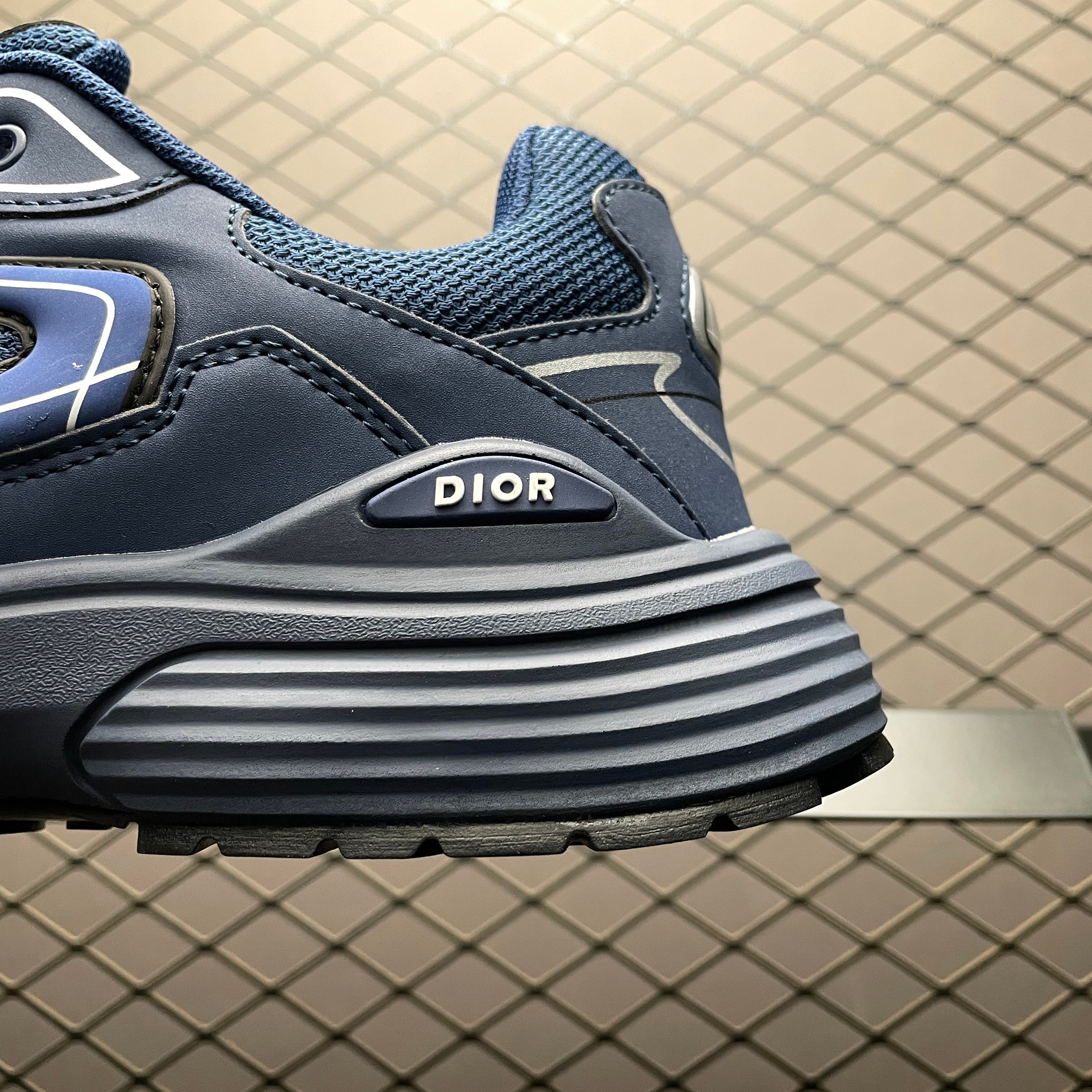 DR B30 Sneakers