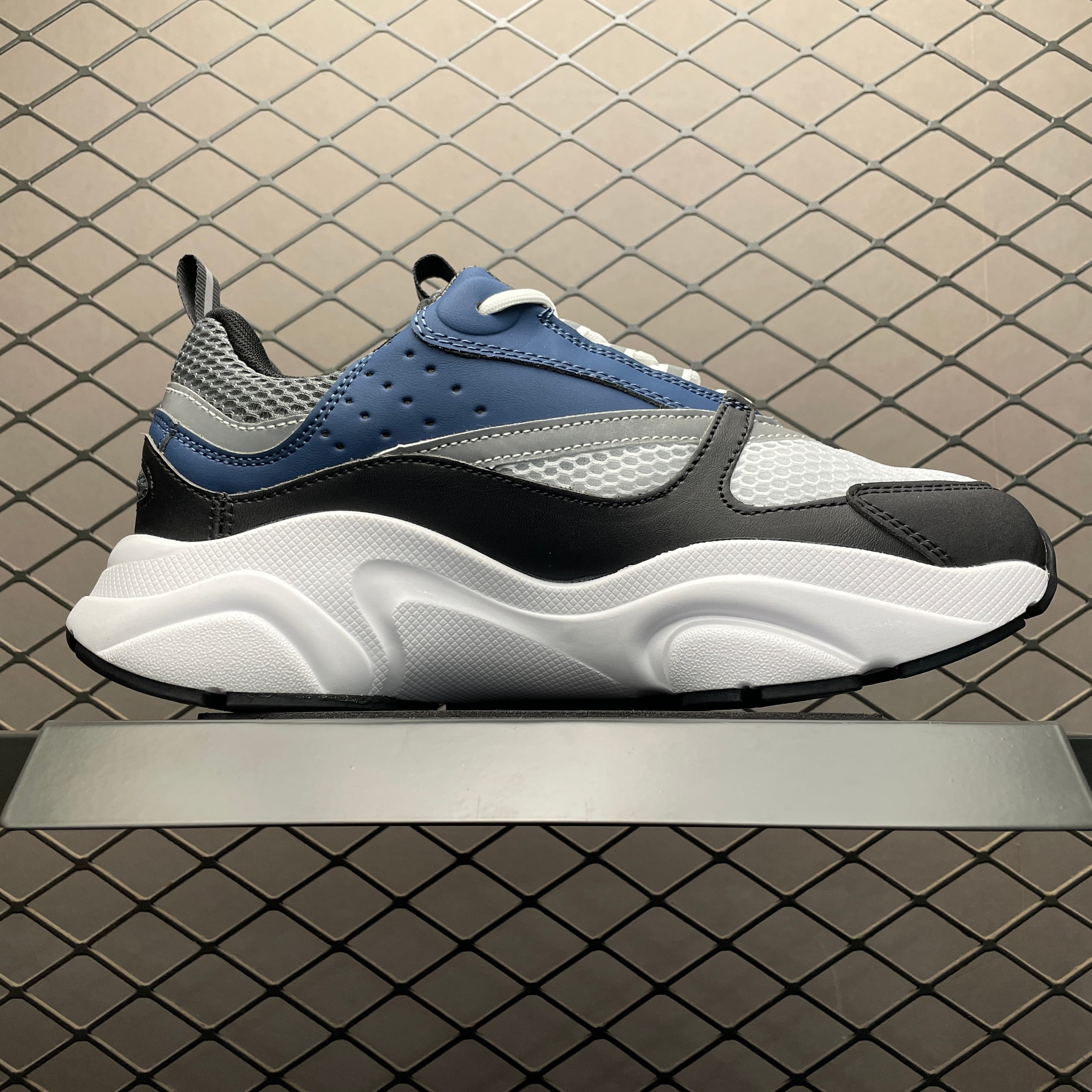 DR classic B22 Clunky Sneaker