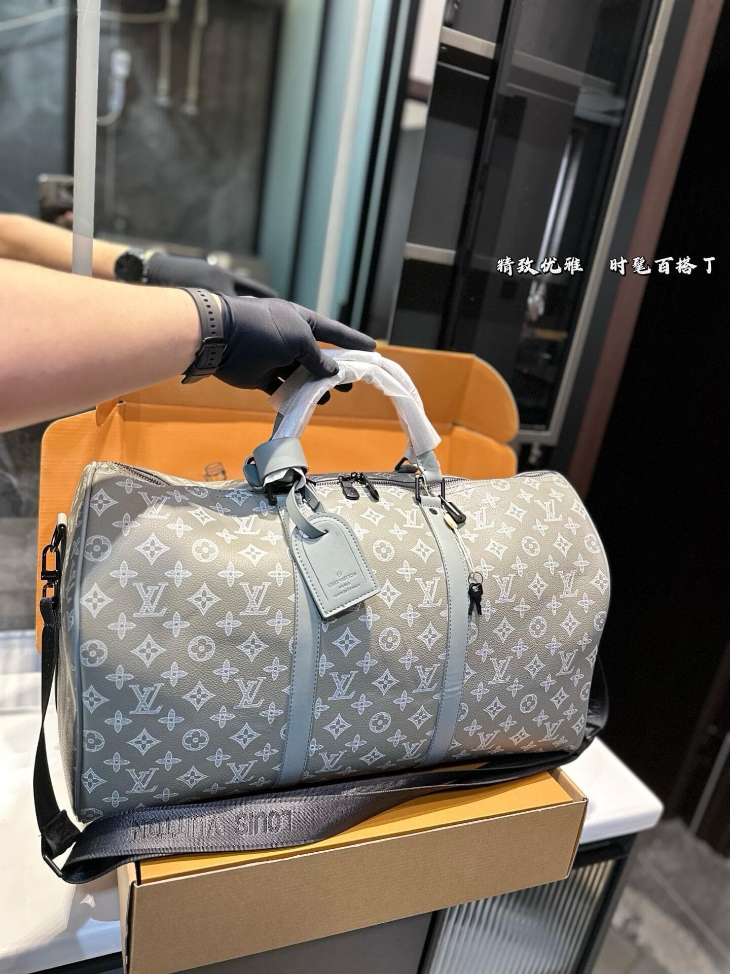 L X V Keepall Bandouliere Size:50*23*29CM