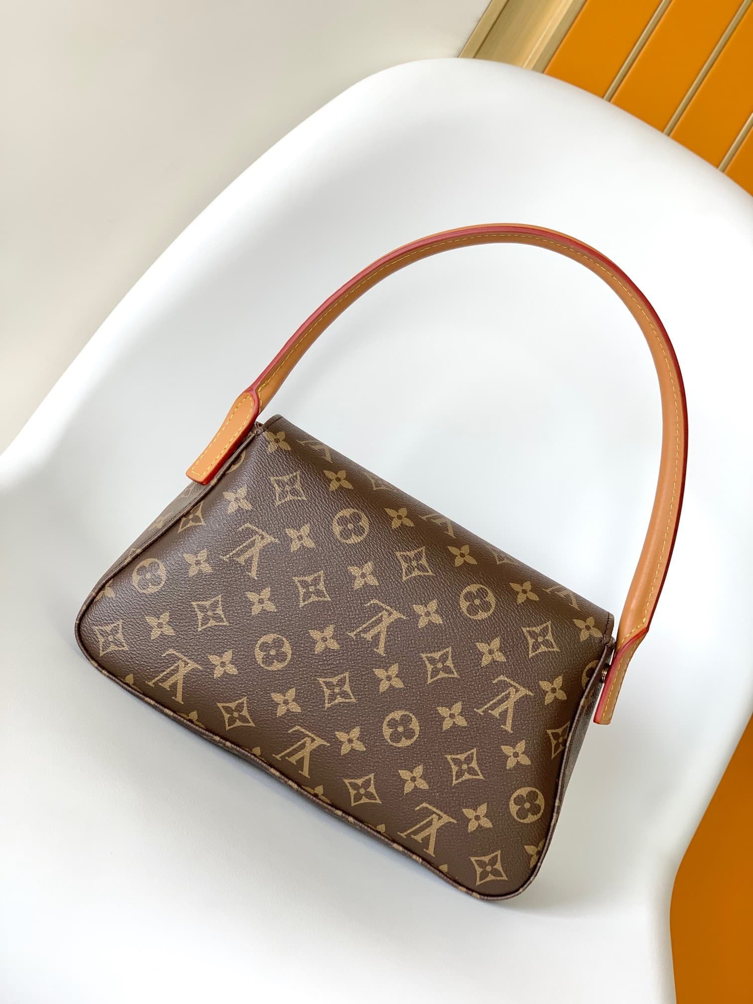 L X V Looping Underarm bag M51147 Size:24x21x9cm