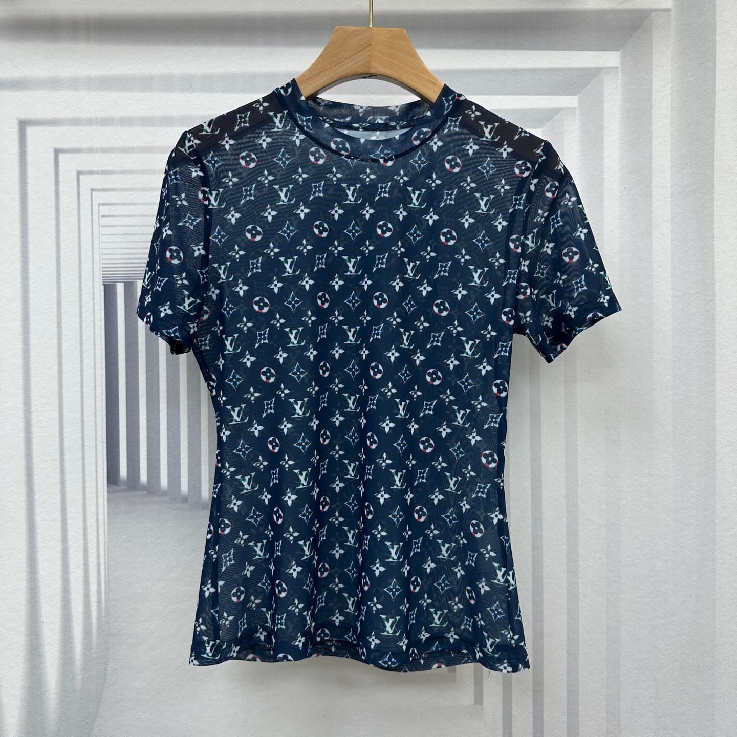 L X V T-shirt