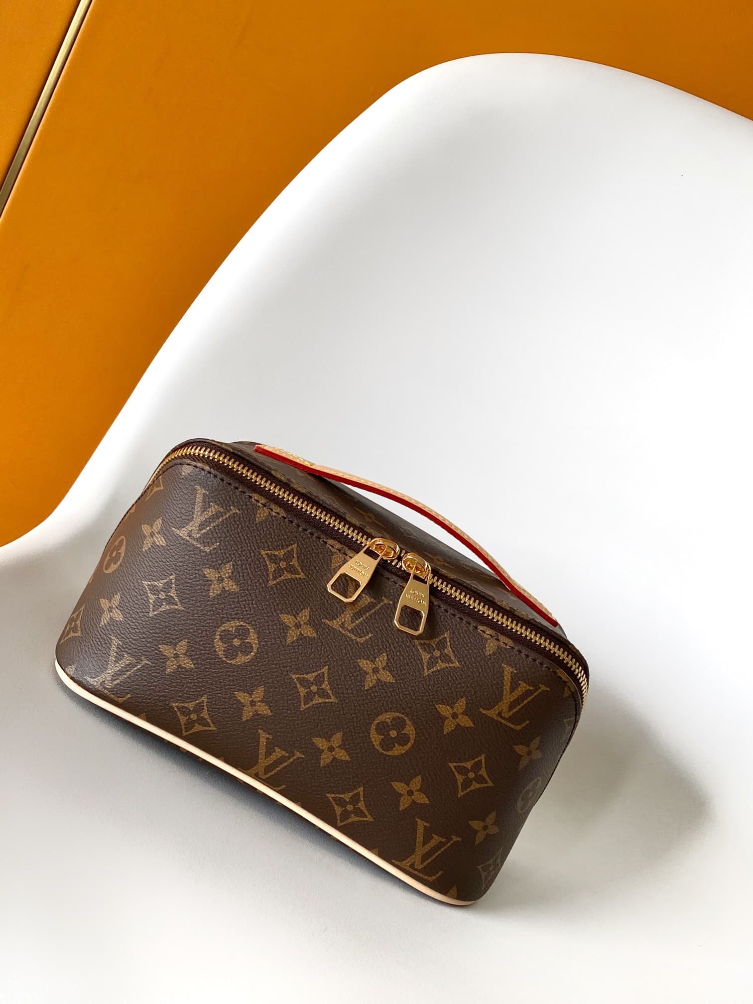 L X V TOILETRY BAG M11750 Size:24x13x13cm