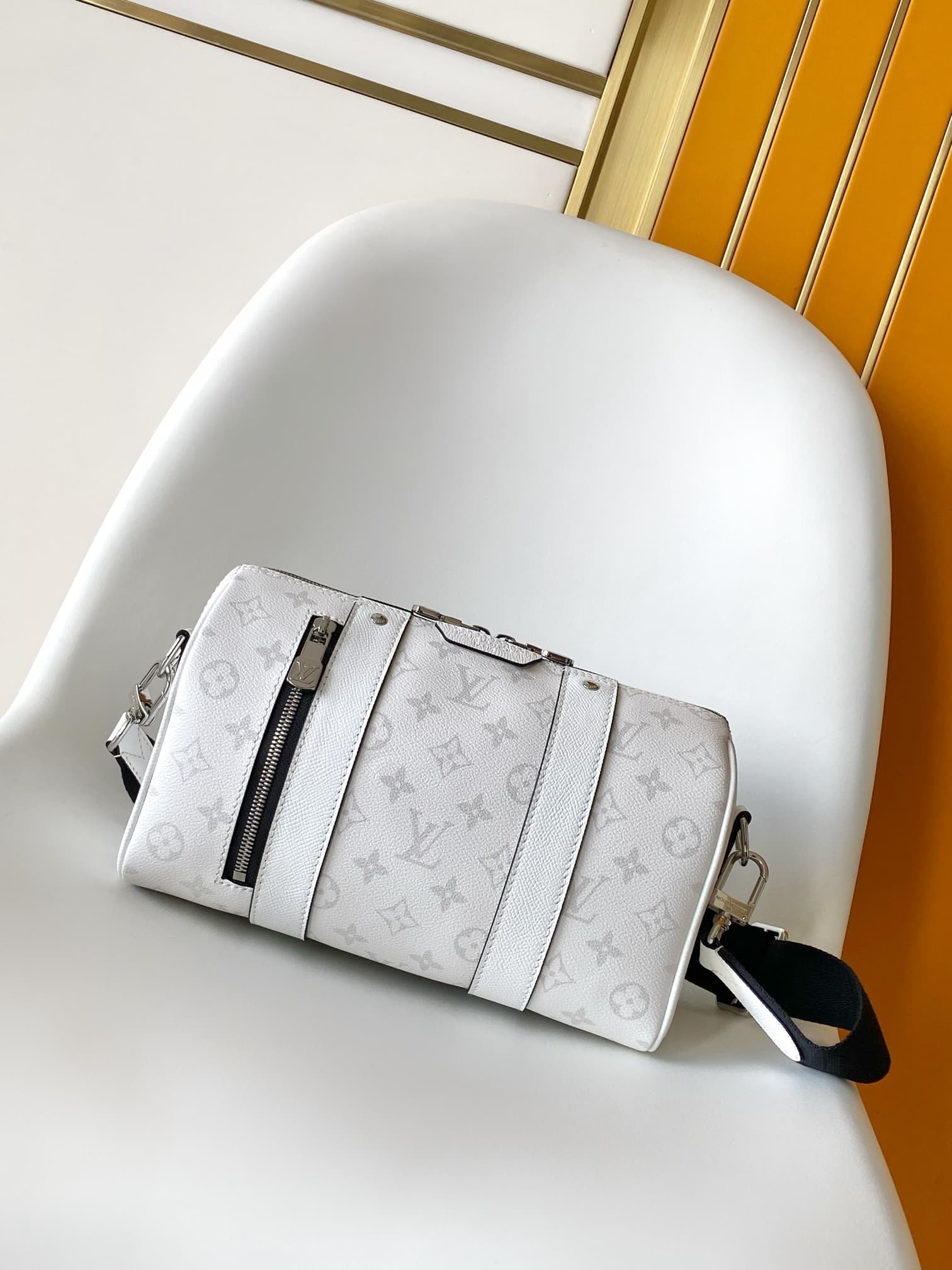 L X V Keepall Travelling bag 27x17x13cm