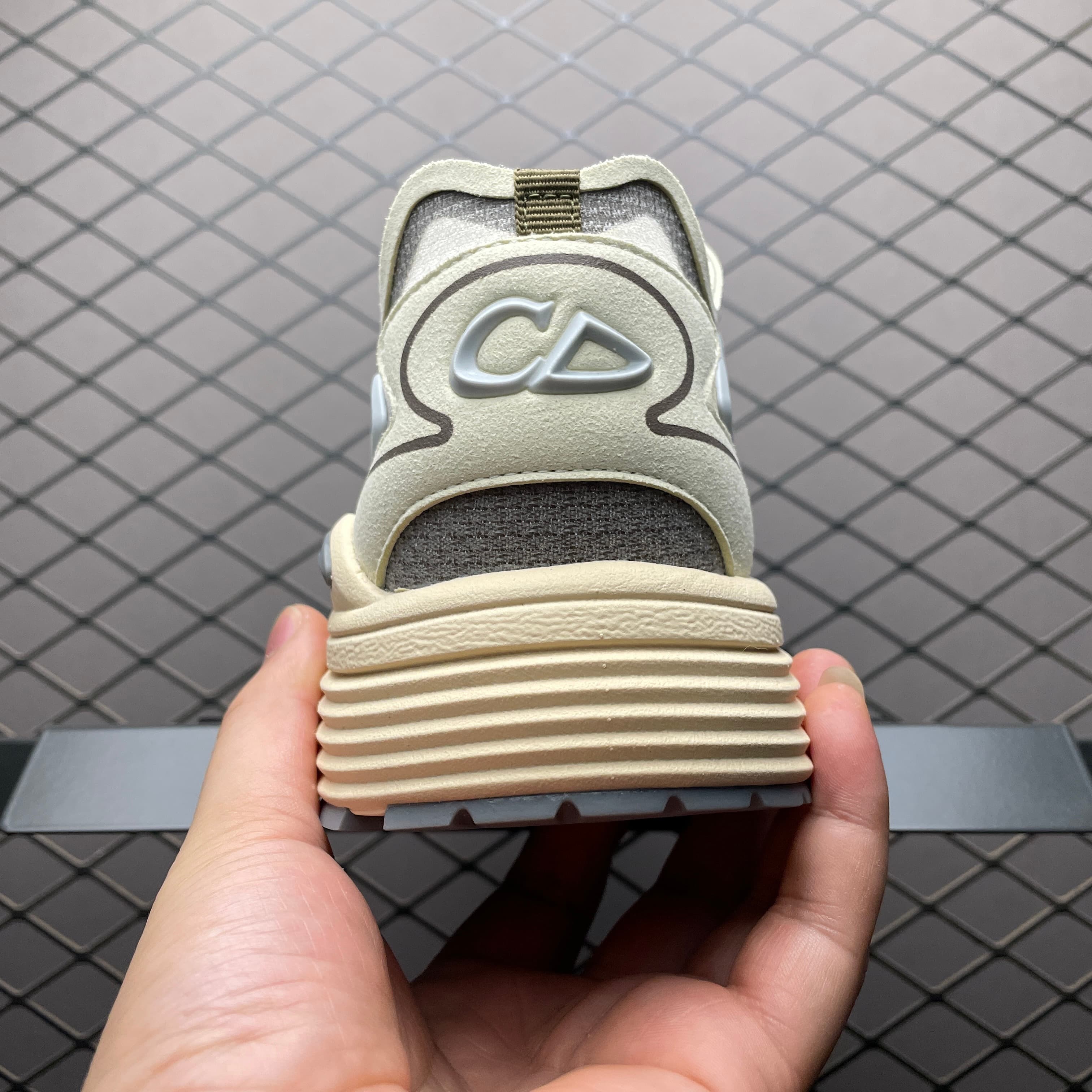 DR B30 Sneakers